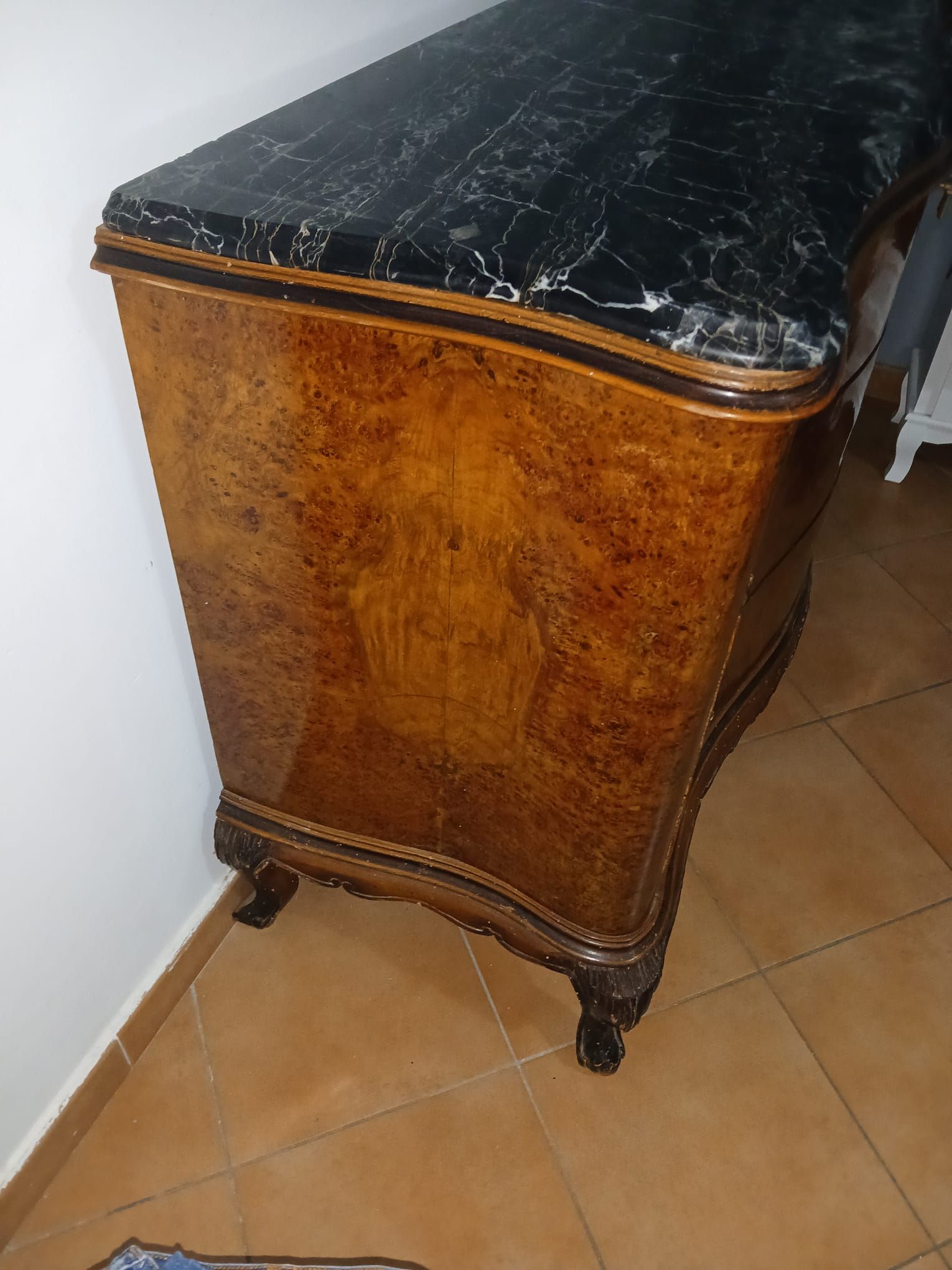 Commode ancienne en ronce et marbre Front