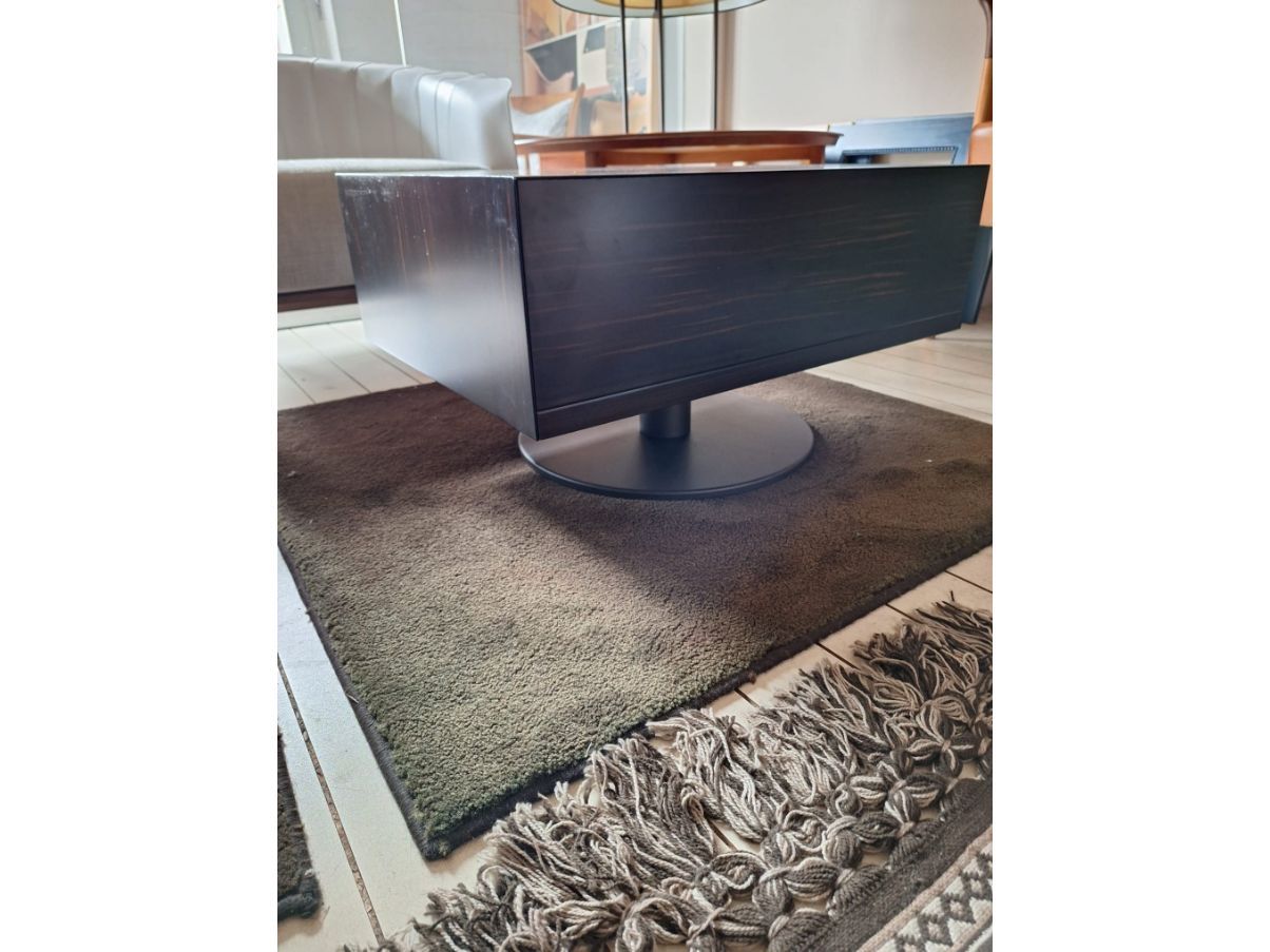 Set of 2 Time bedside tables in canaletto walnut and beech by Massimo Scolari, Giorgetti Details