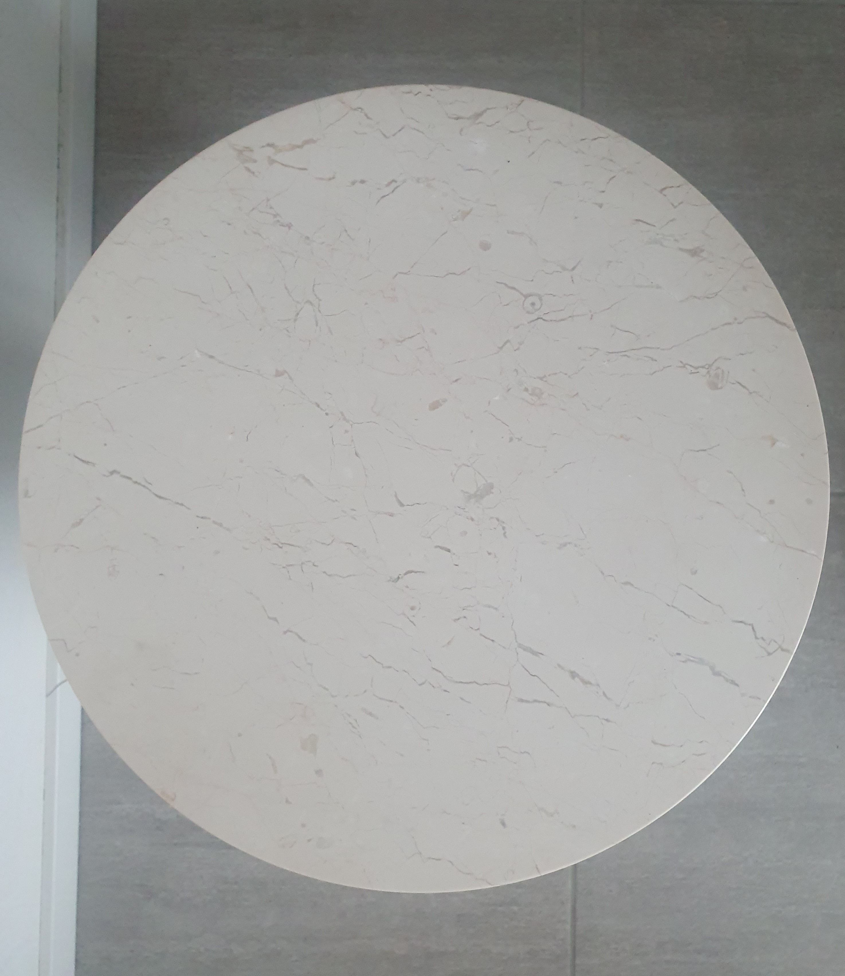 Paar Androgyne Couchtische von Danielle Siggerud Defects