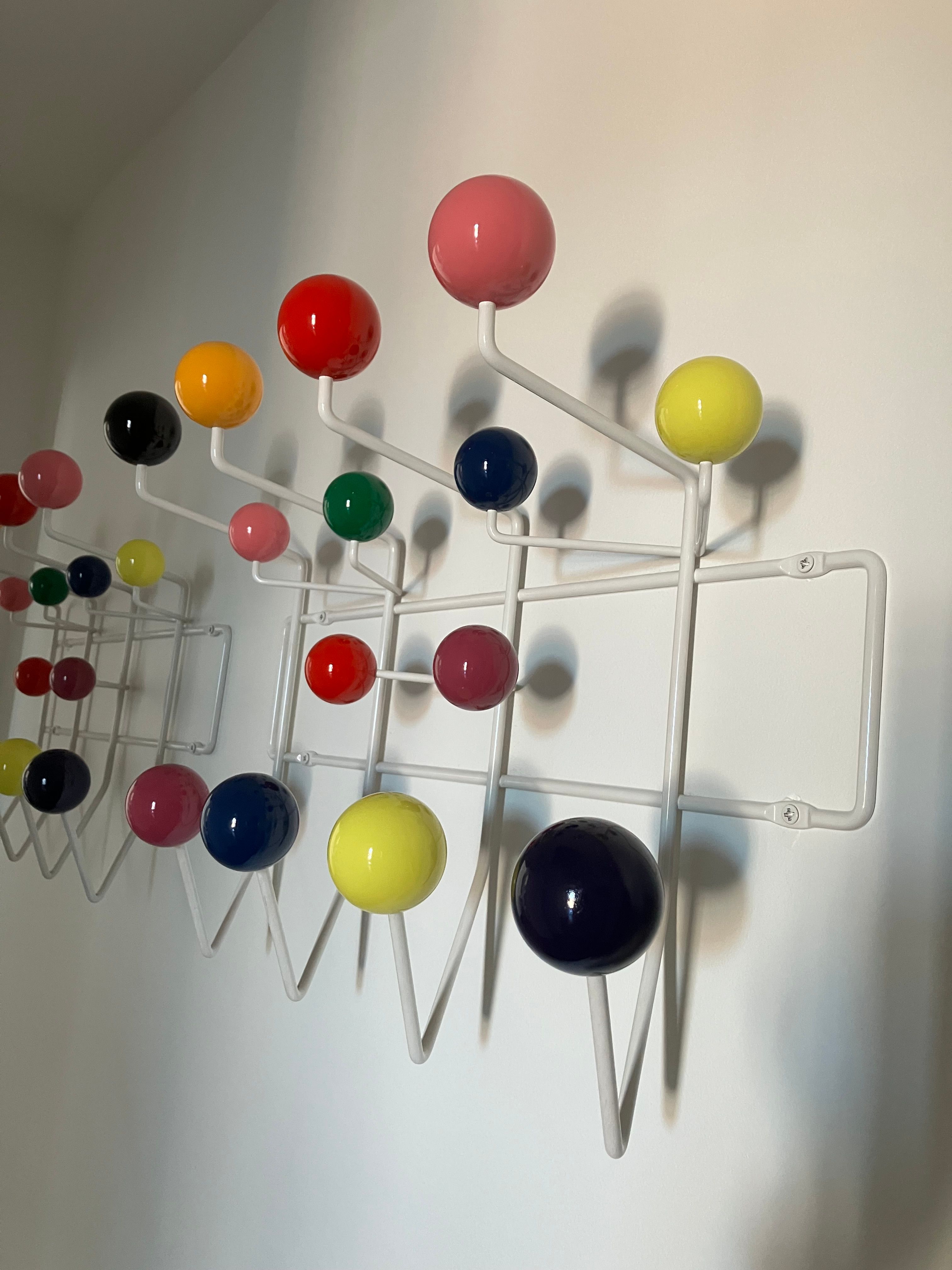 Appendiabiti da parete Hang It All di Charles & Ray Eames Front