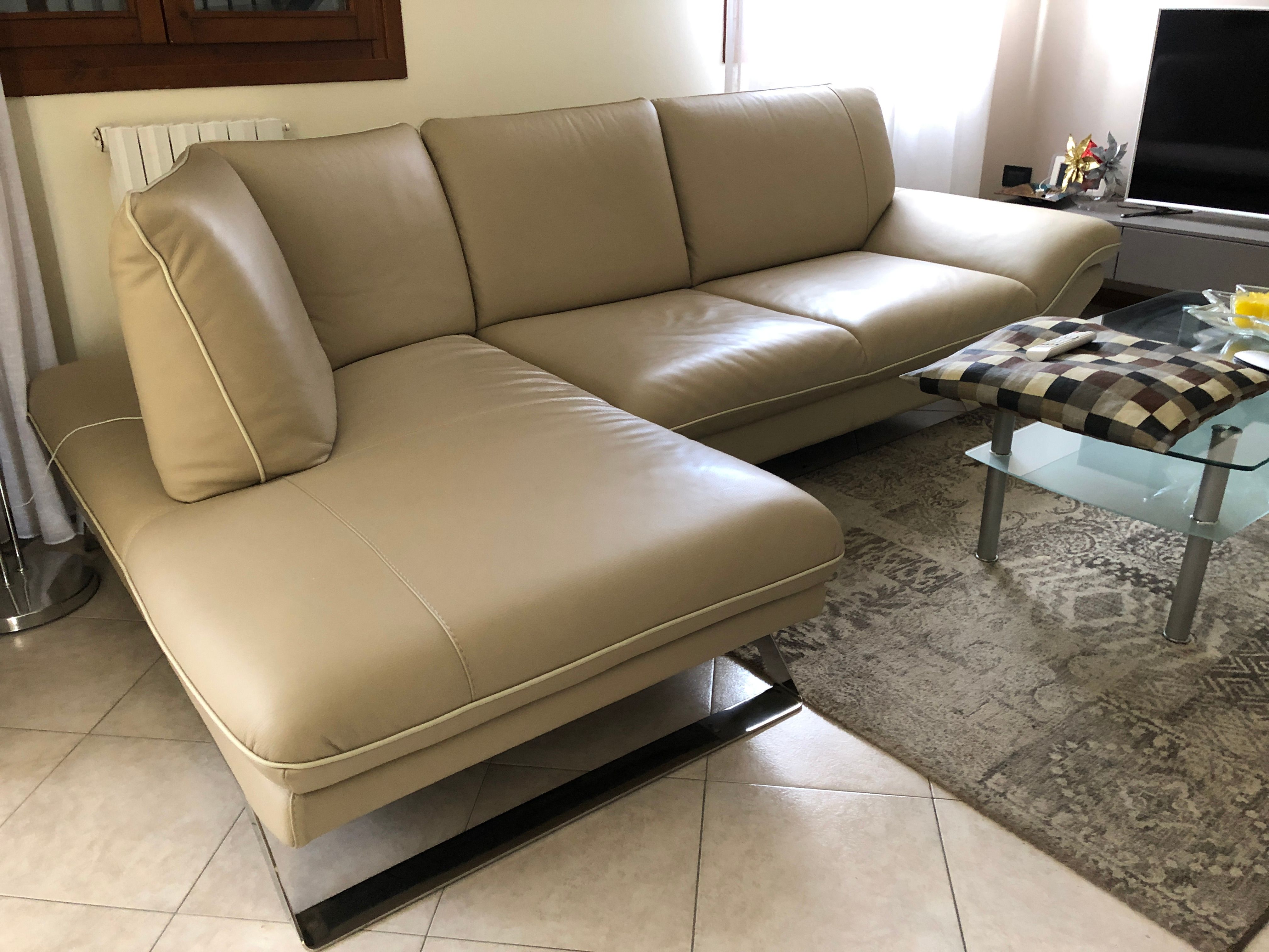 Divano angolare Florence rivestito in pelle beige, Egoitaliano Front