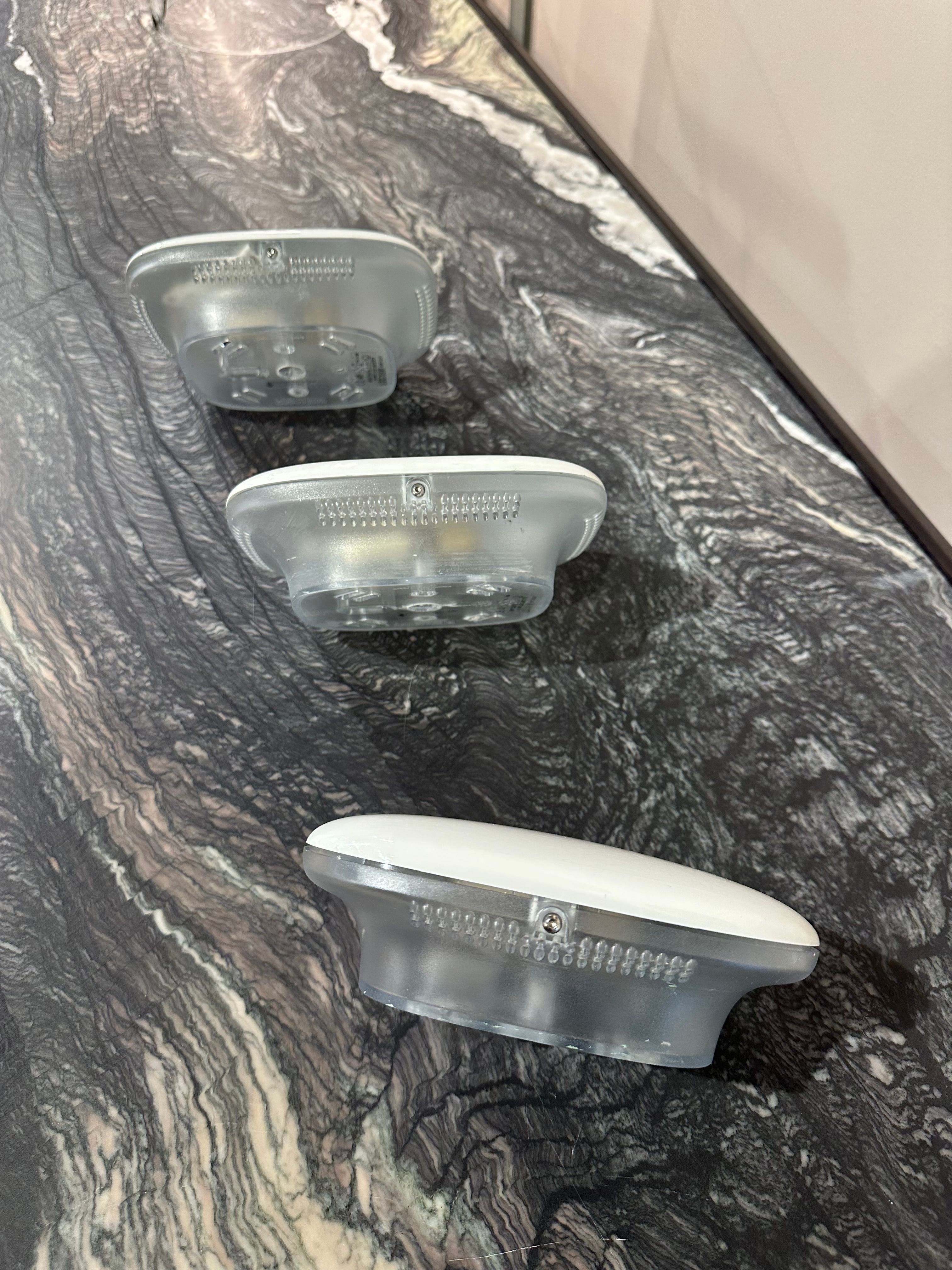 Aplique de pared Tivu color blanco Front