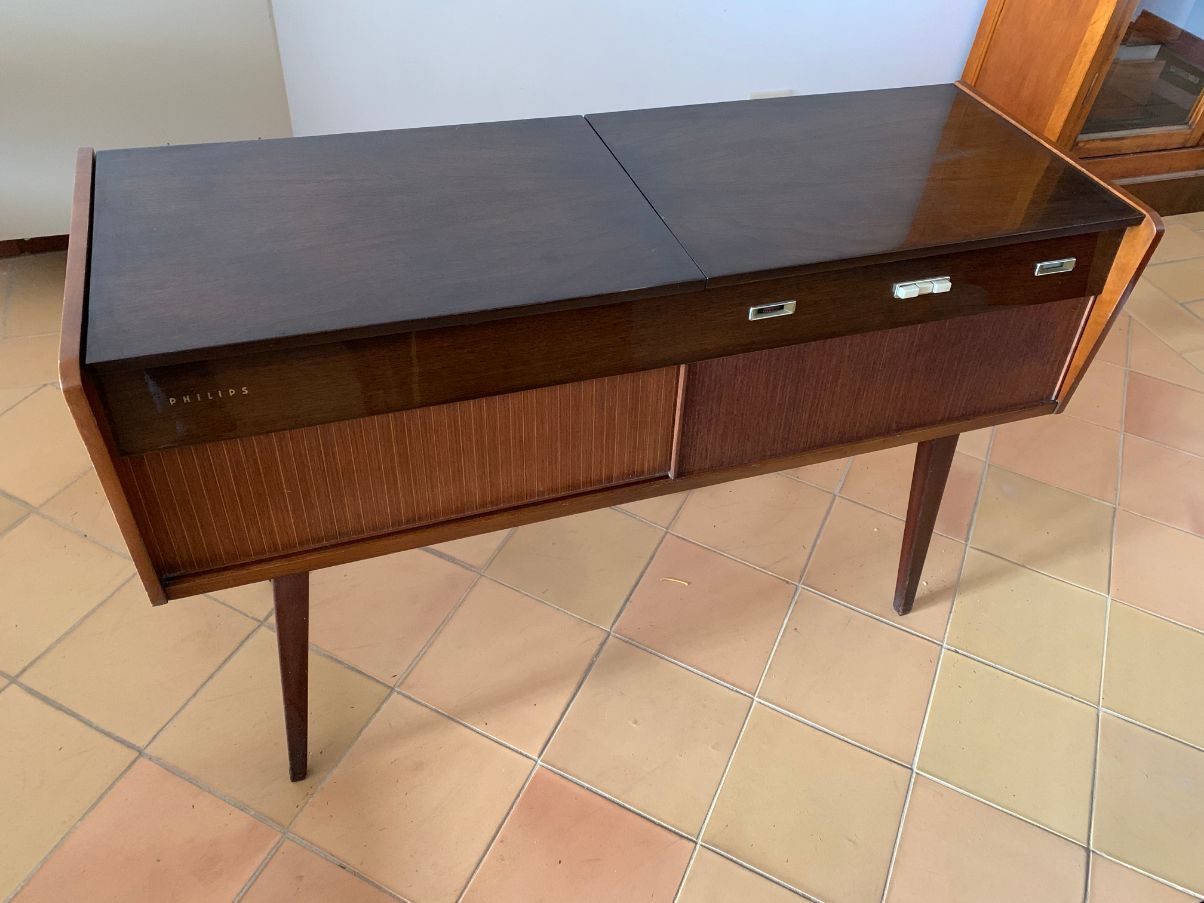 Vintage Reverbeo radio cabinet with turntable (1960s), Philips