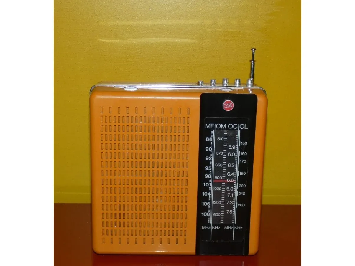 Radio portatile vintage (anni'70), CGE 2
