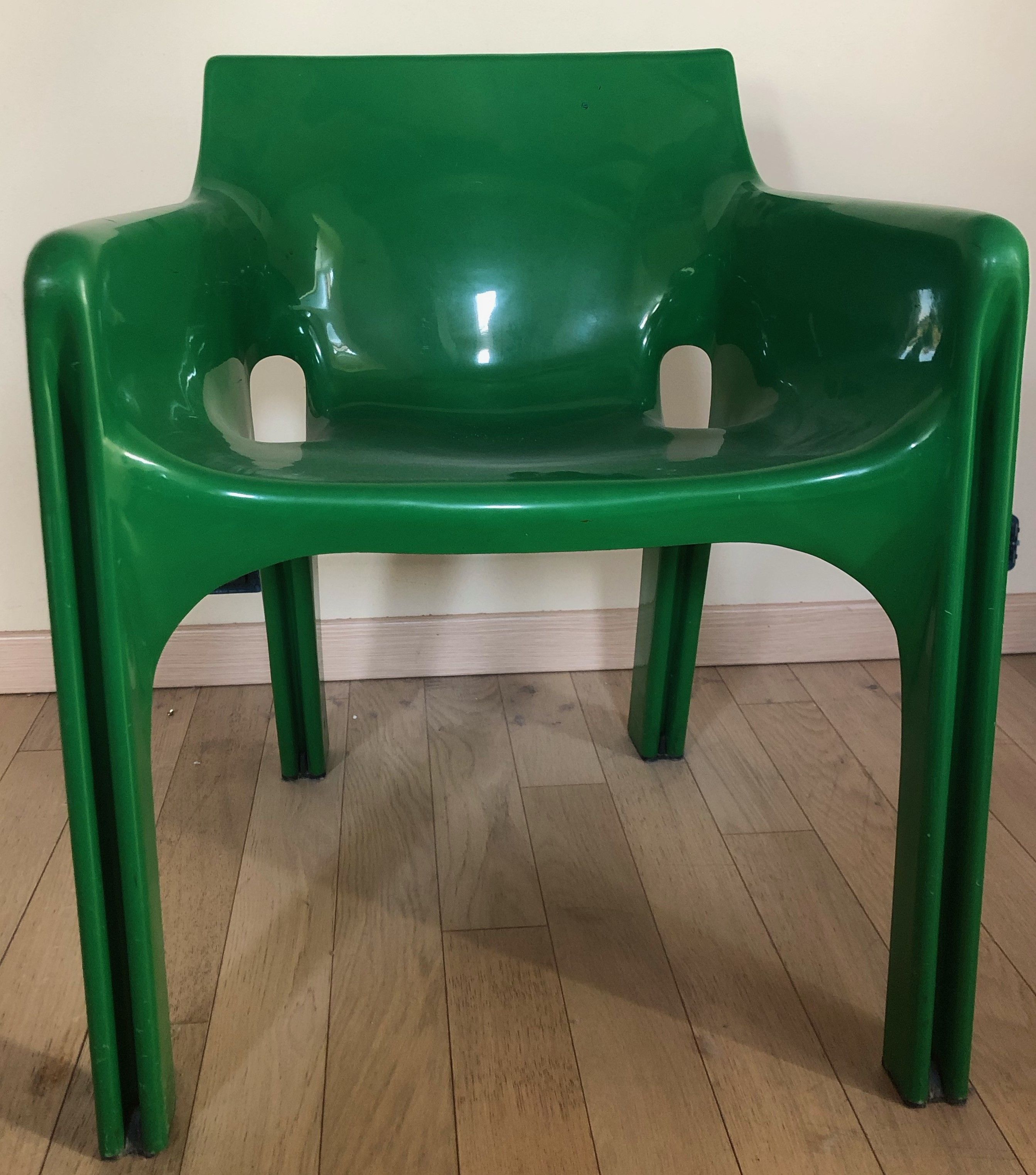 Gaudi Grüner Vintage Sessel von Vico Magistretti aus den 70er Jahren Main