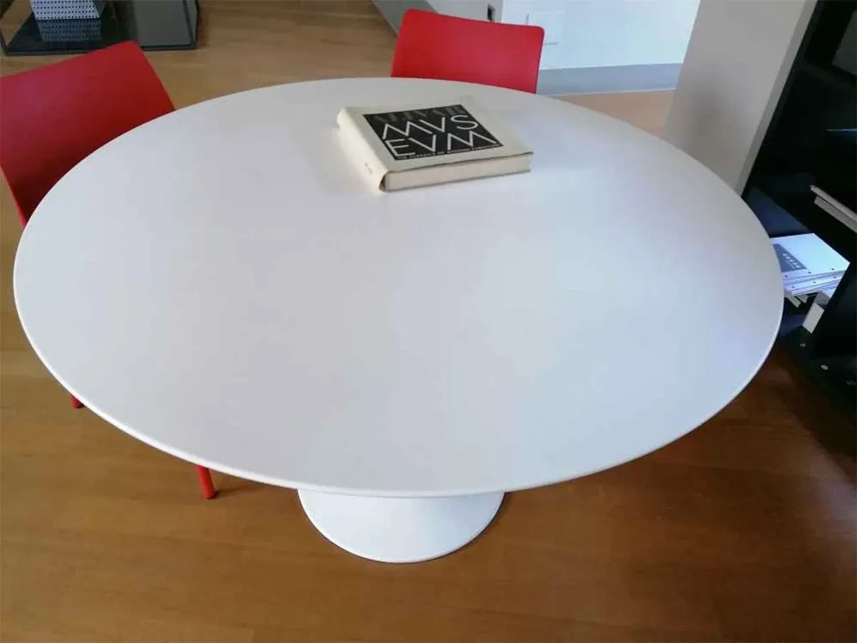 Tavolo Tulip rotondo con piano in laminato (bianco) 
