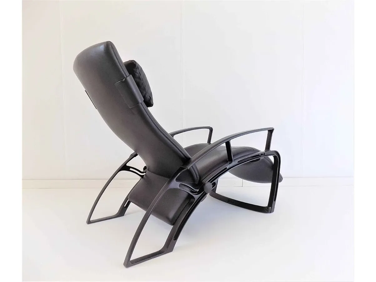 IP84S vintage armchair in leather (black) 9