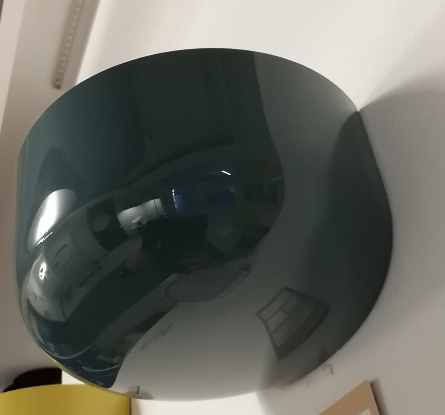 Lampada da parete Bellhop verde di Edward Barber e Jay Osgerby Brand