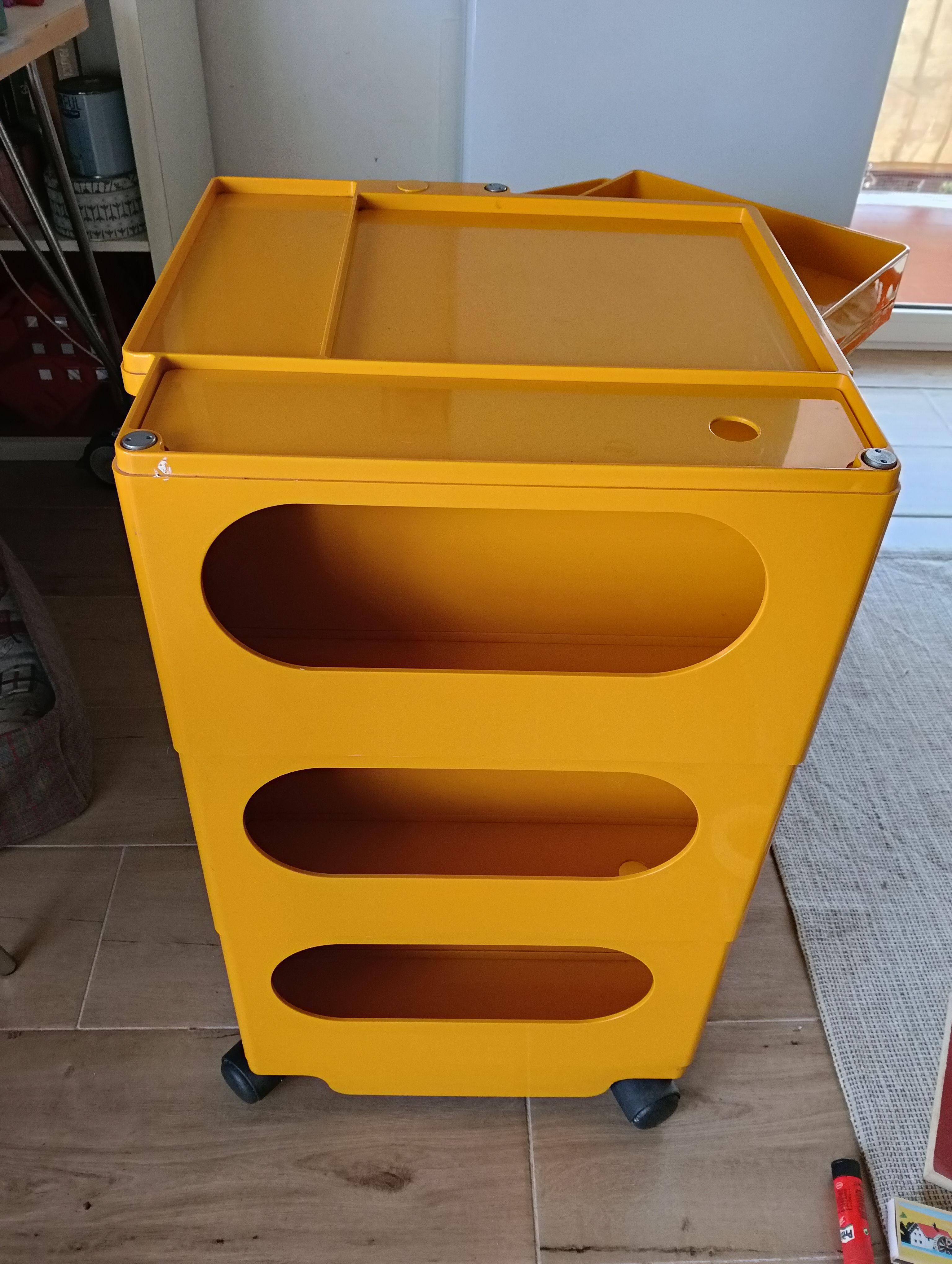 Gelber Rollcontainer von Joe Colombo (70er Jahre) Front