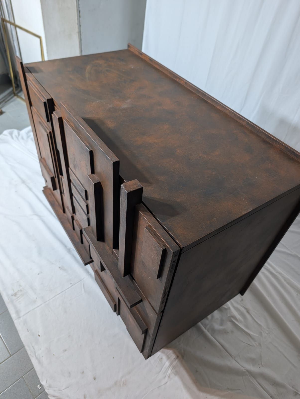 Credenza brutalista in legno laccato (anni '90),  Side