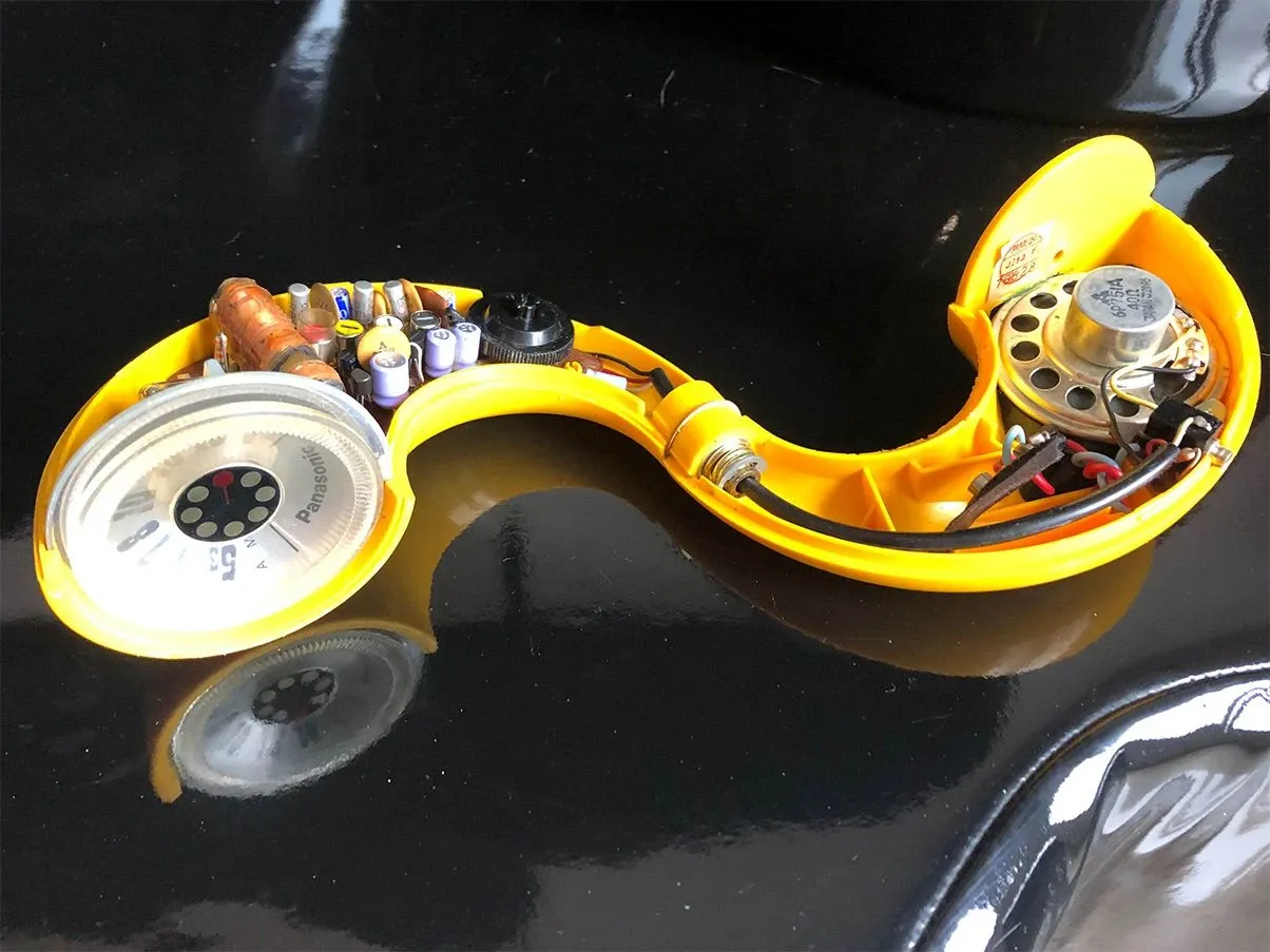 Radio vintage Toot-A-Loop in plastica (giallo) 9