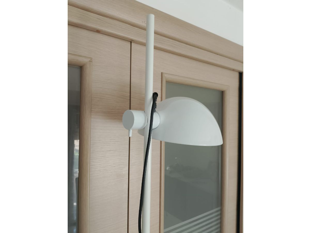 Lampada da terra di Elio Martinelli (anni '70) Side