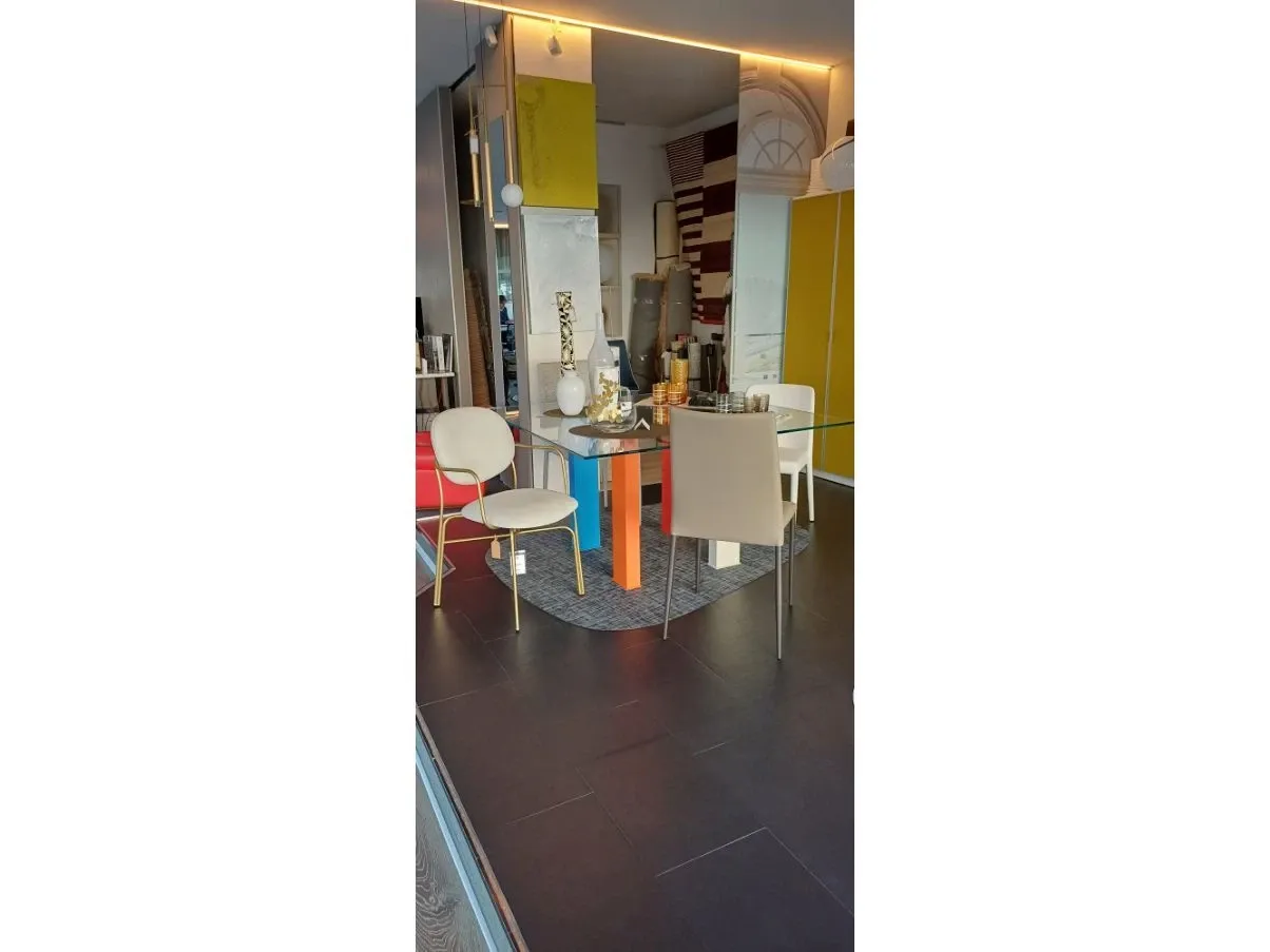Transparent glass table with colored legs, Ponti and Terenghi 4