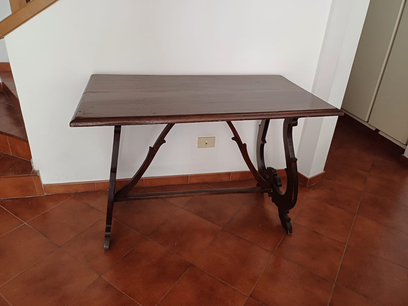 Massiver Nussbaum Esstisch im Vintage-Stil Main