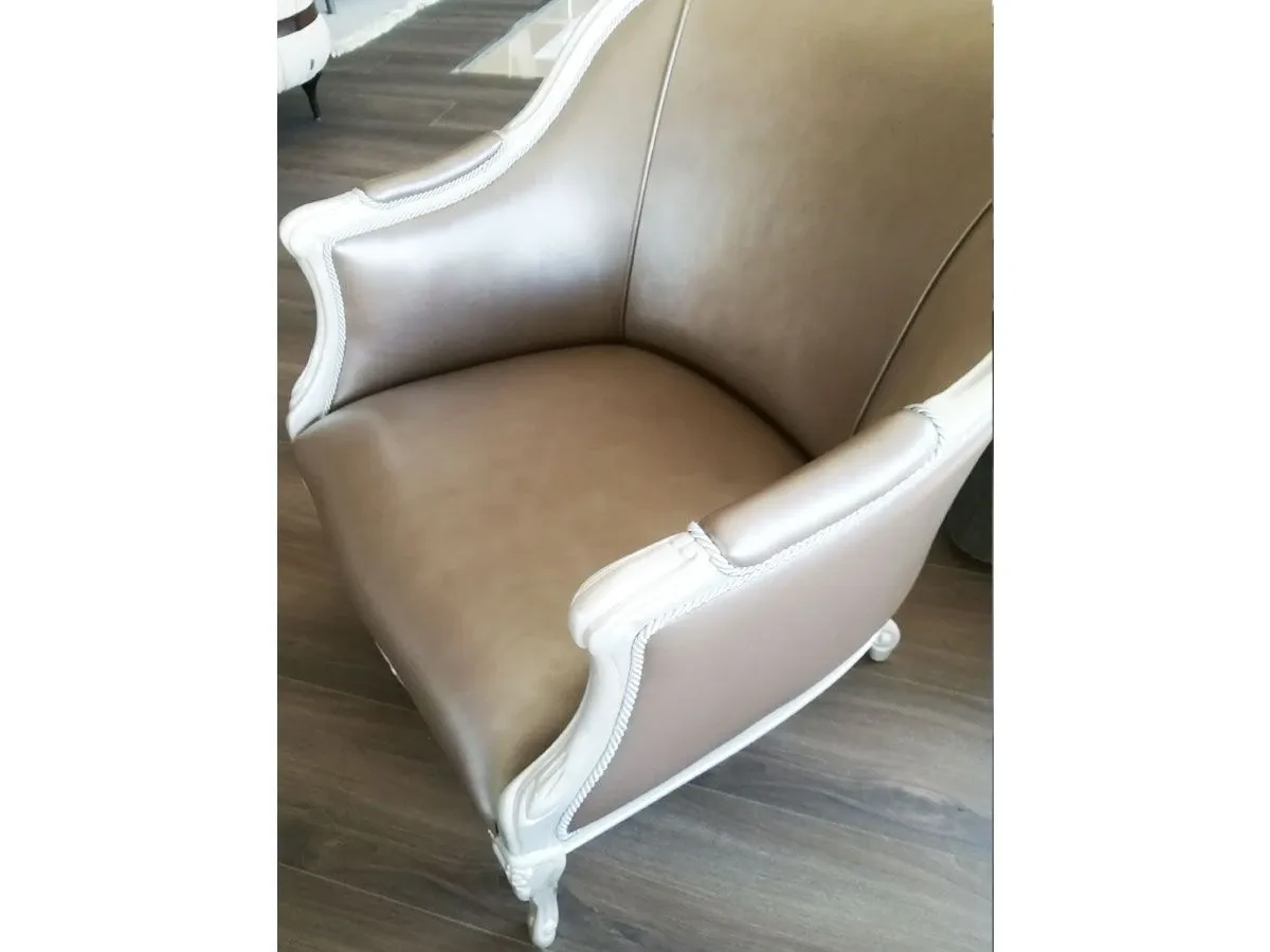 Poltrona Filippa con struttura in legno massello, CorteZari 3