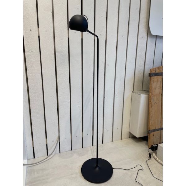 Ixa black floor lamp, Artemide image