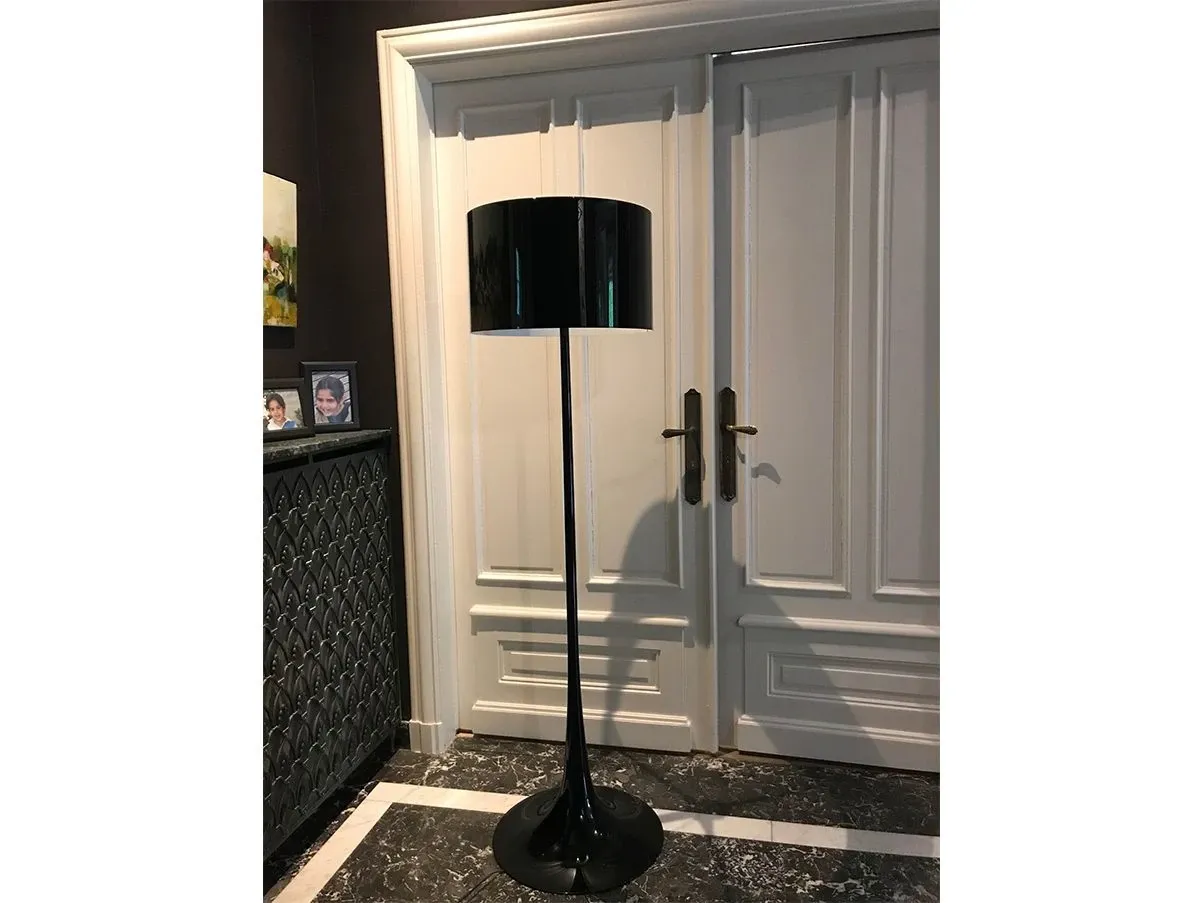 Spun floor lamp in polished metal (black) 5