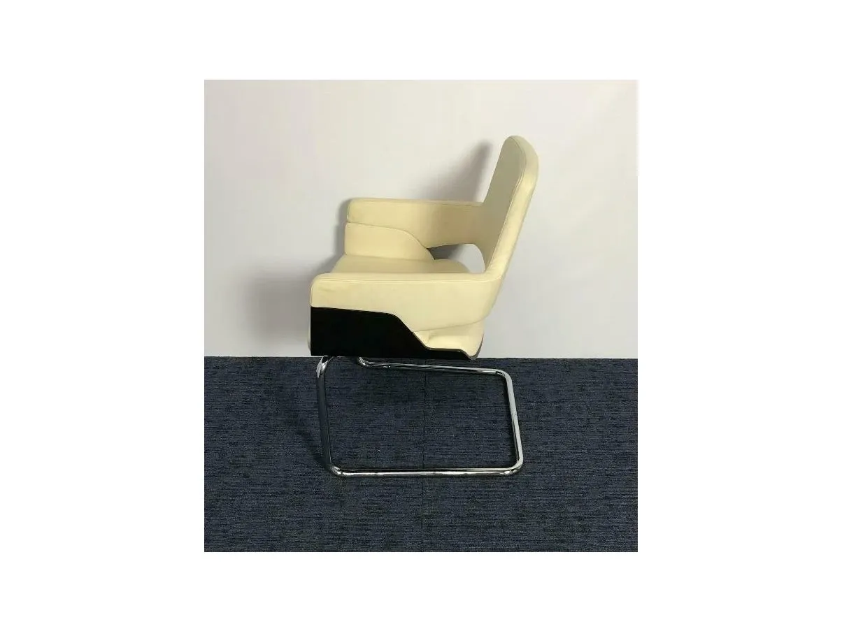 Freischwinger Stuhl mit Armlehnen S847 6
