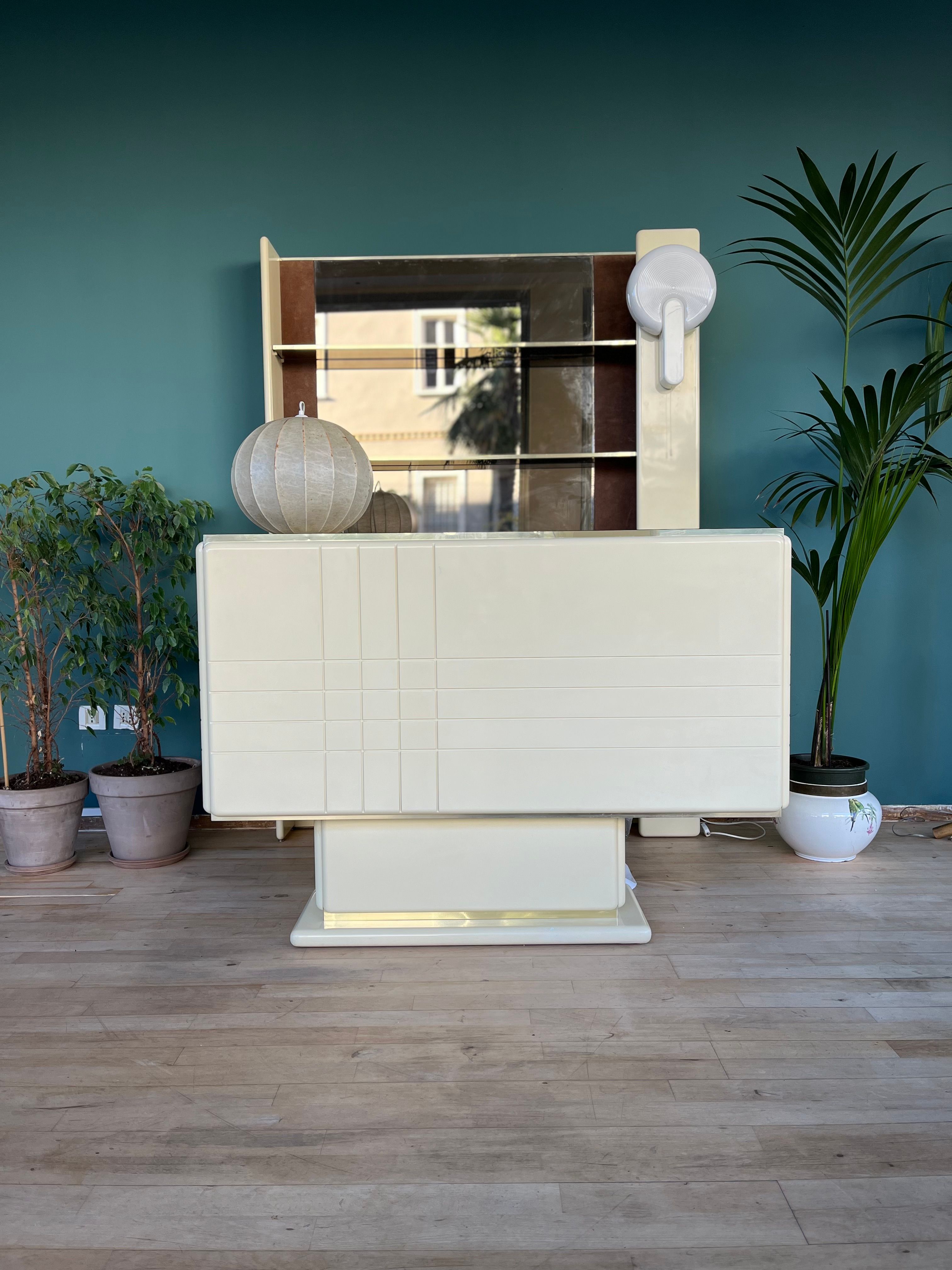 White lacquered wood bar cabinet (70s), iGuzzini Main