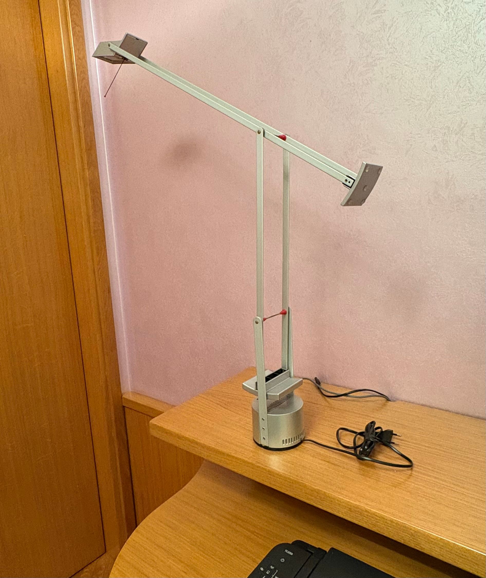 Lampada da tavolo Tizio in alluminio di Richard Sapper (anni '80) Main