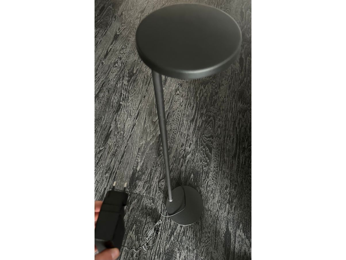 Aluminum floor lamp by Vincent van Duysen, Flos Side