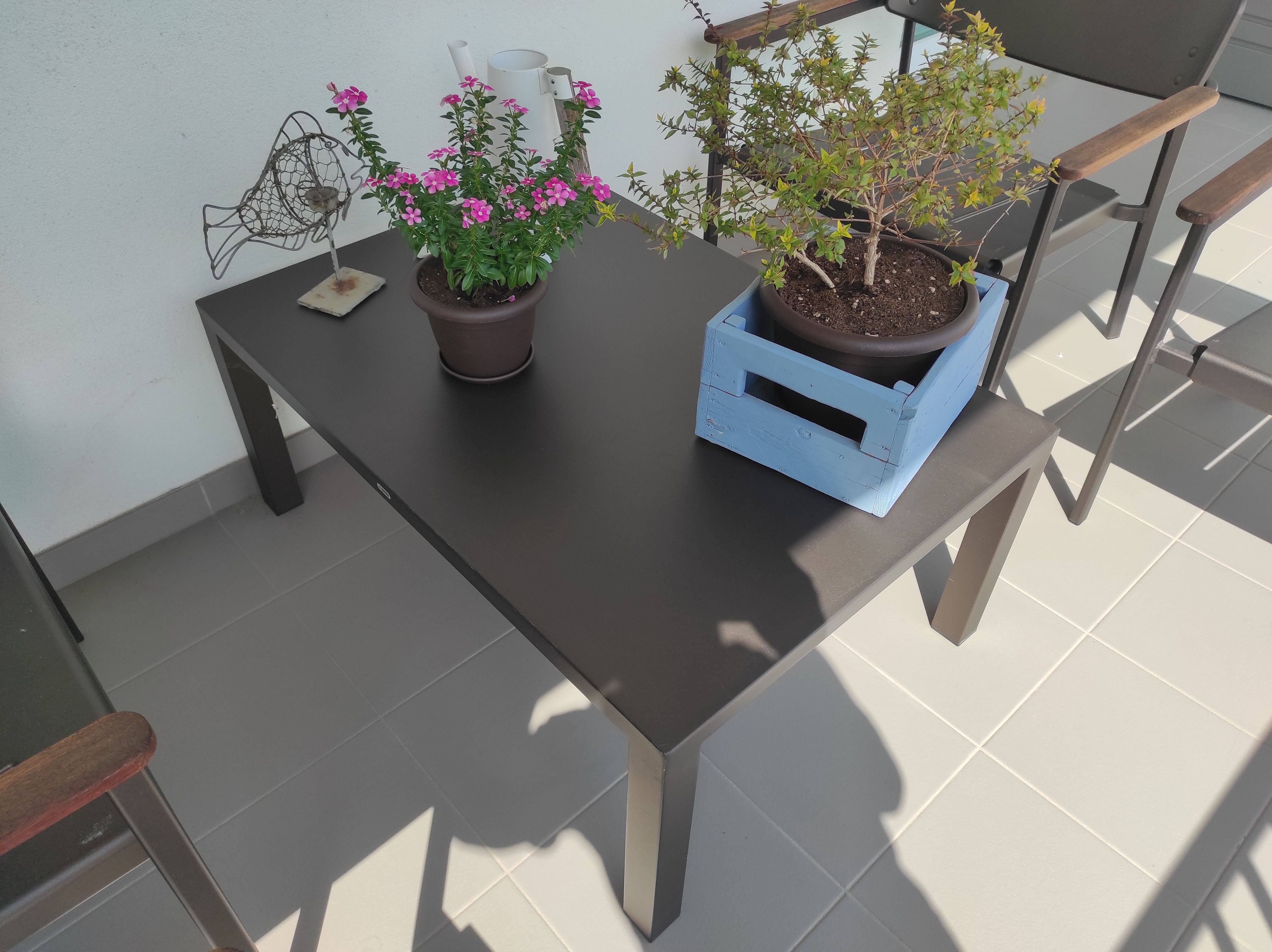 Outdoor 4-Piece Patio Chair and Coffee Table Set Details