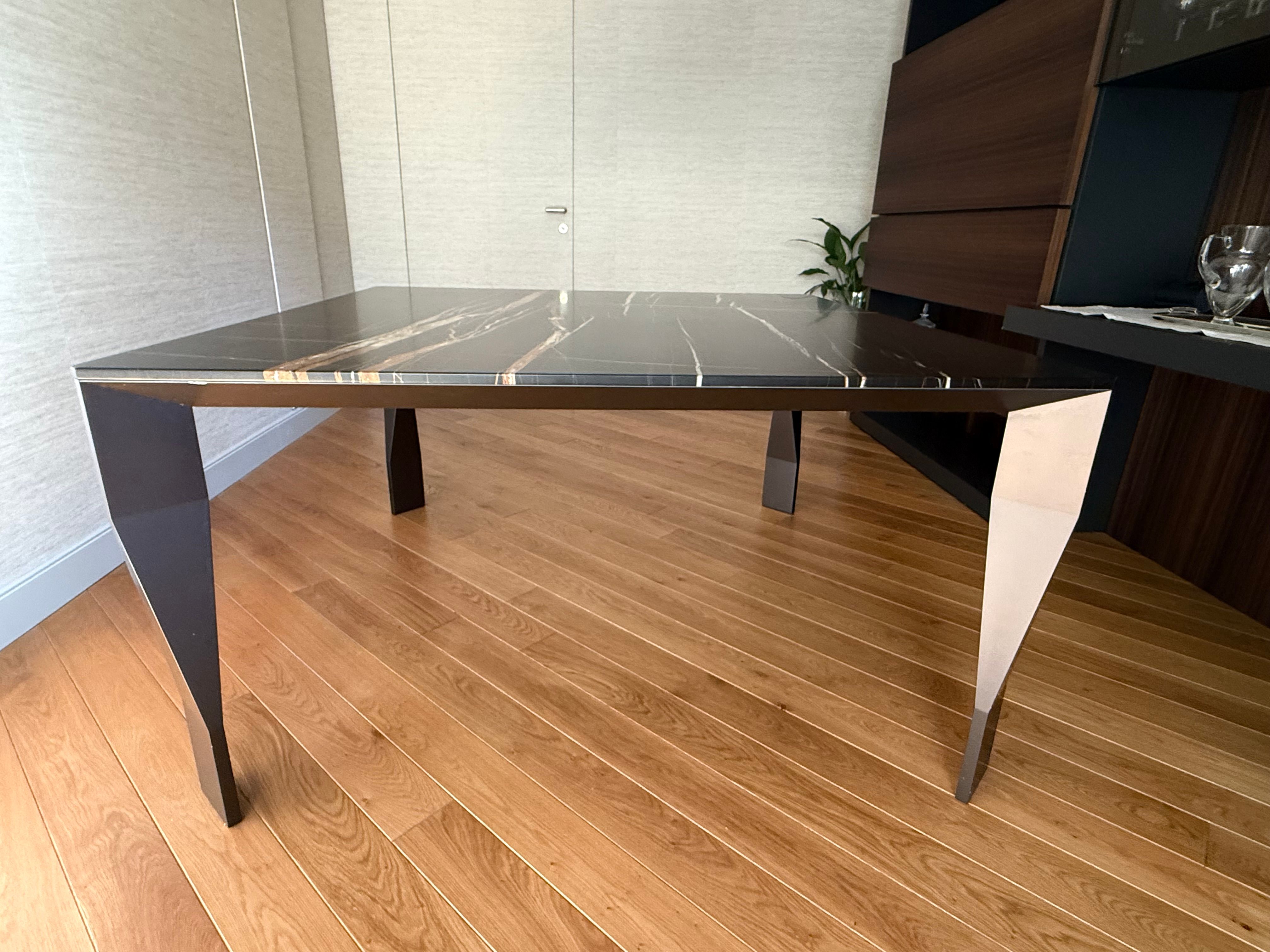 Table carré Diamond Sahara en marbre veiné 9