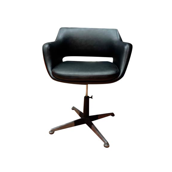 1106/1 Finland armchair by Olli Mannermaa (black), Cassina image