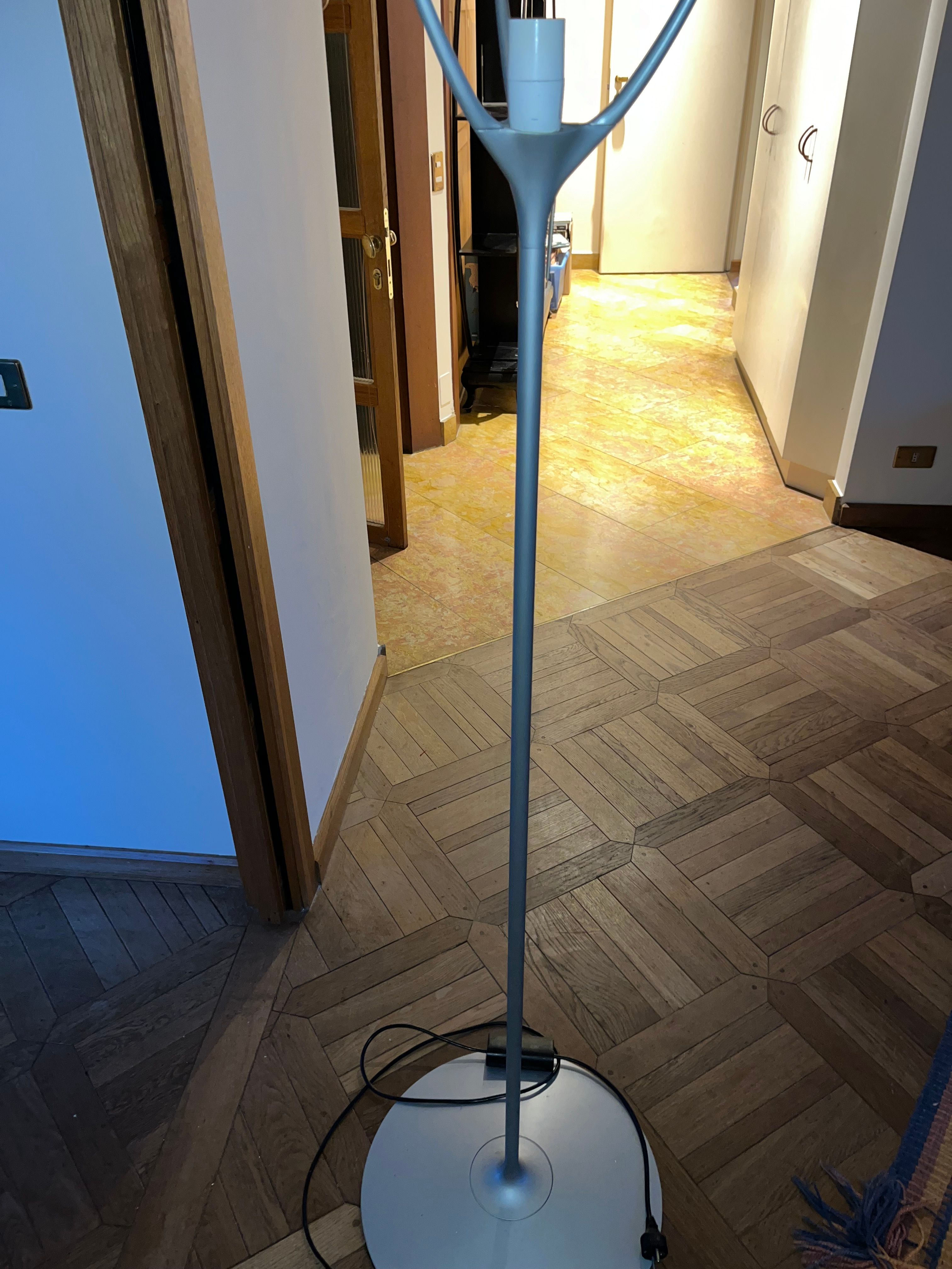Lampada da terra Romeo Moon Floor T2 di Philippe Starck  Side