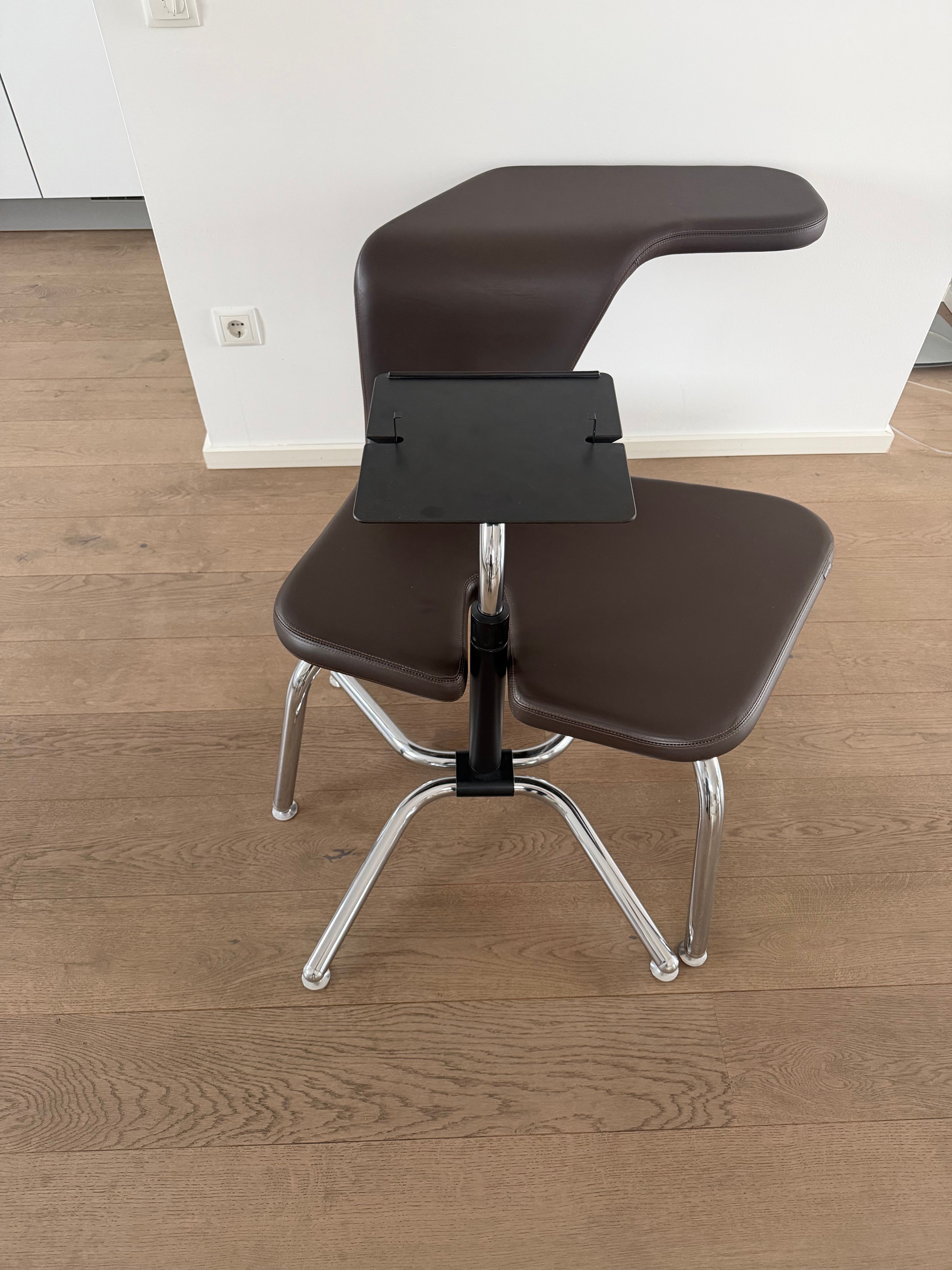 Leather Chair with Built-In Desk Compod Create/Move Front