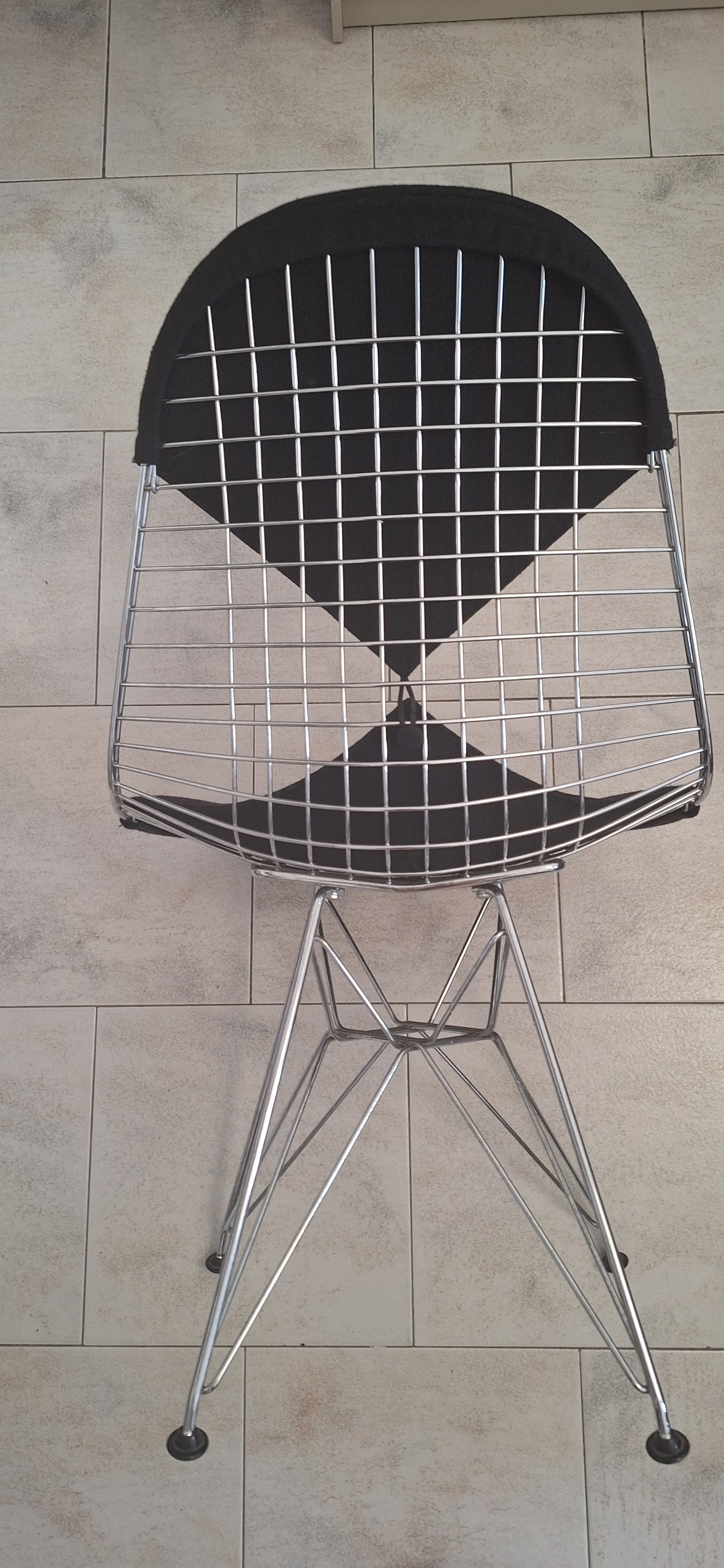Coppia di Wire Chair DKR-2 di Charles & Ray Eames Details