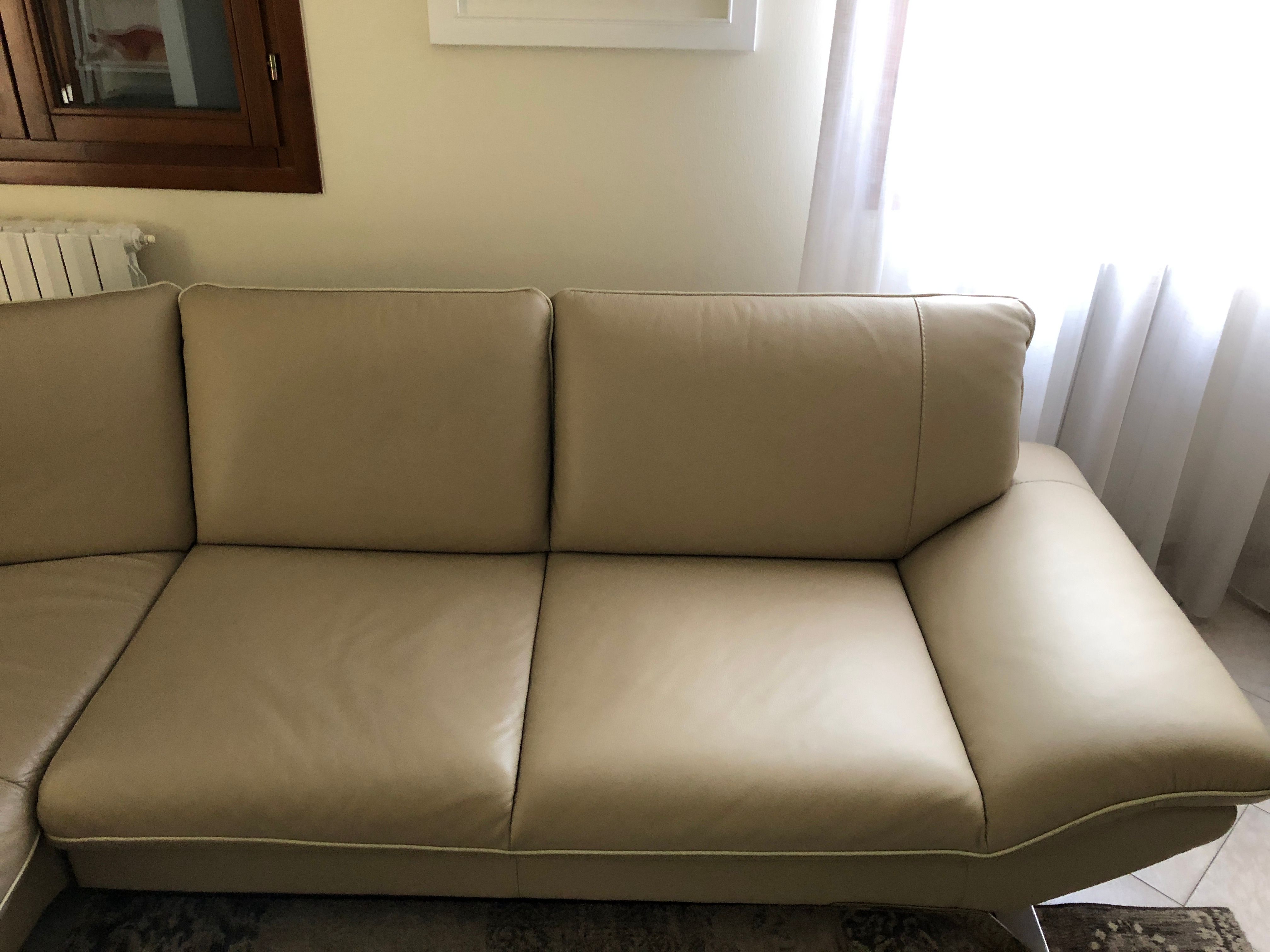 Divano angolare Florence rivestito in pelle beige, Egoitaliano Details
