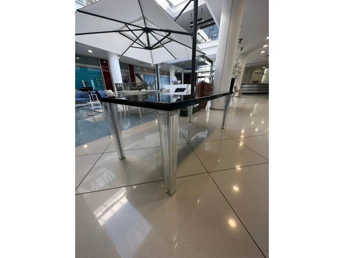 Tavolo rettangolare Top Top in vetro nero di Philippe Starck Details