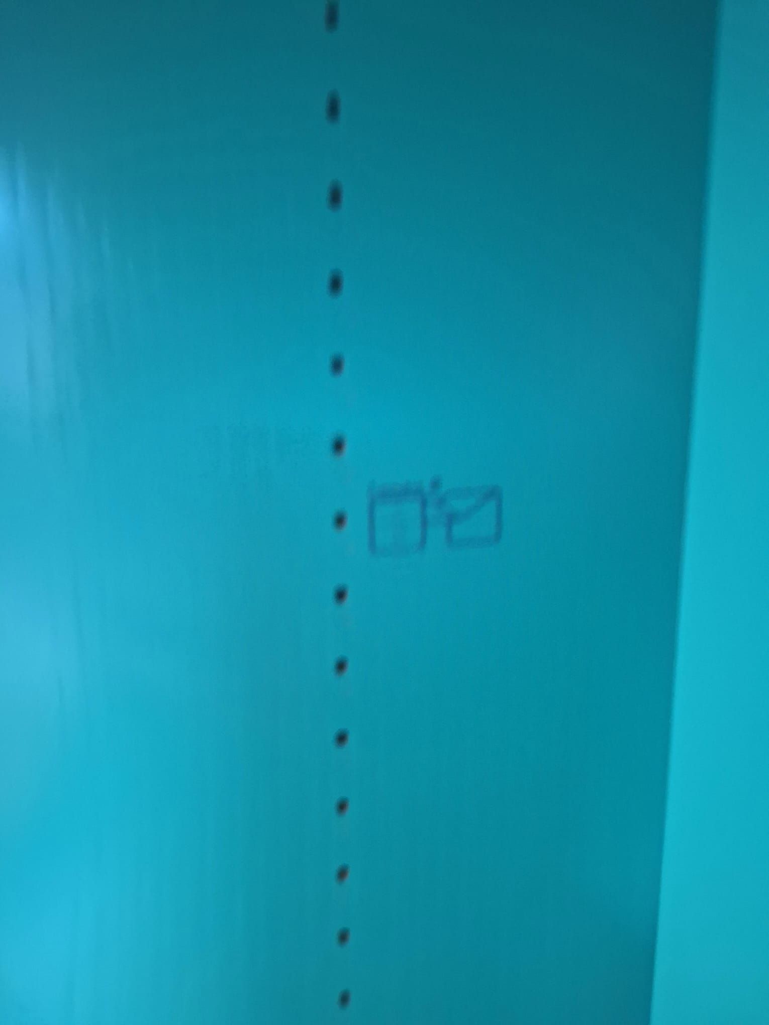 Coppia di mobili contenitori bifacciali Casier in legno laccato di Le Corbusier, Cassina Brand