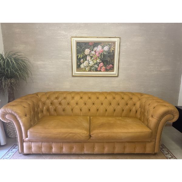 Chester 3 seater sofa upholstered in leather, Baxter image