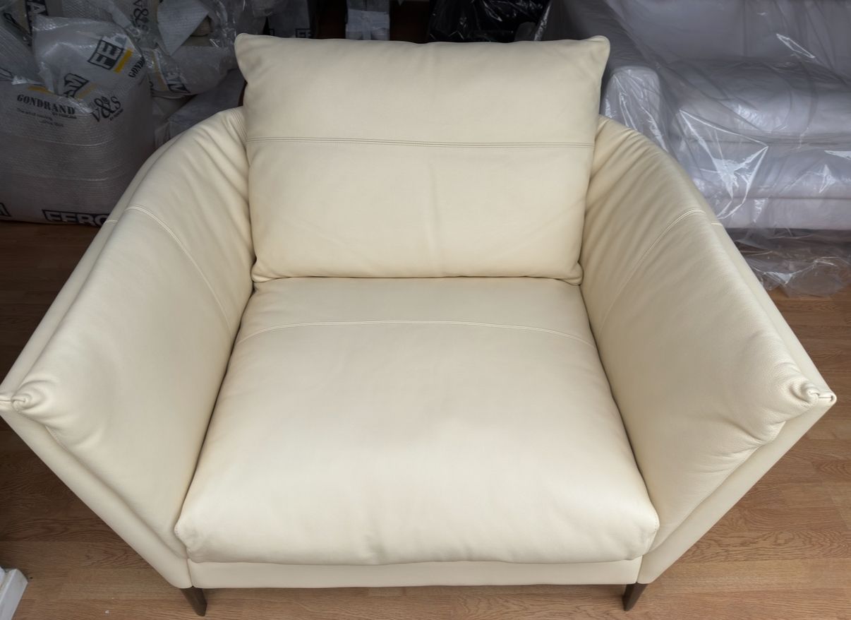 Poltrona Grantorino in pelle crema di Jean Marie Massaud, Poltrona Frau  Defects