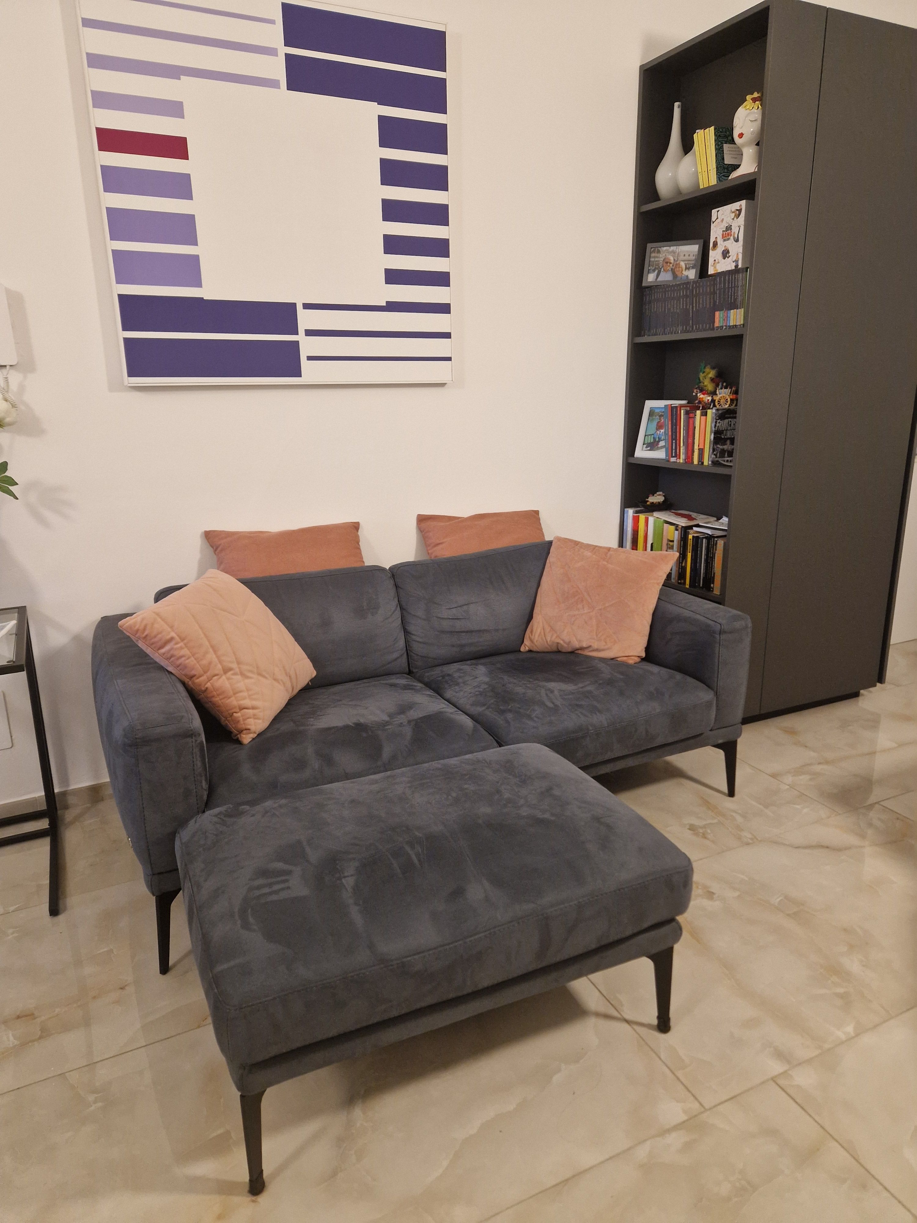 Divano 3 posti con pouf Masù in tessuto marrone Main