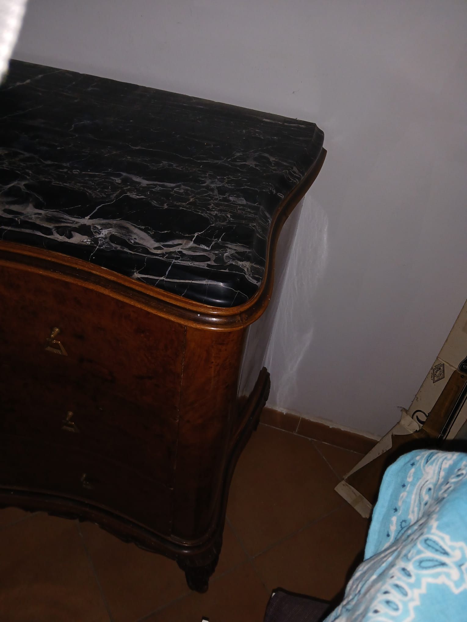 Commode ancienne en ronce et marbre Side