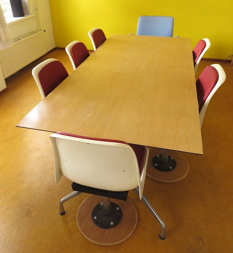Segmented table by Charles & Ray Eames 4