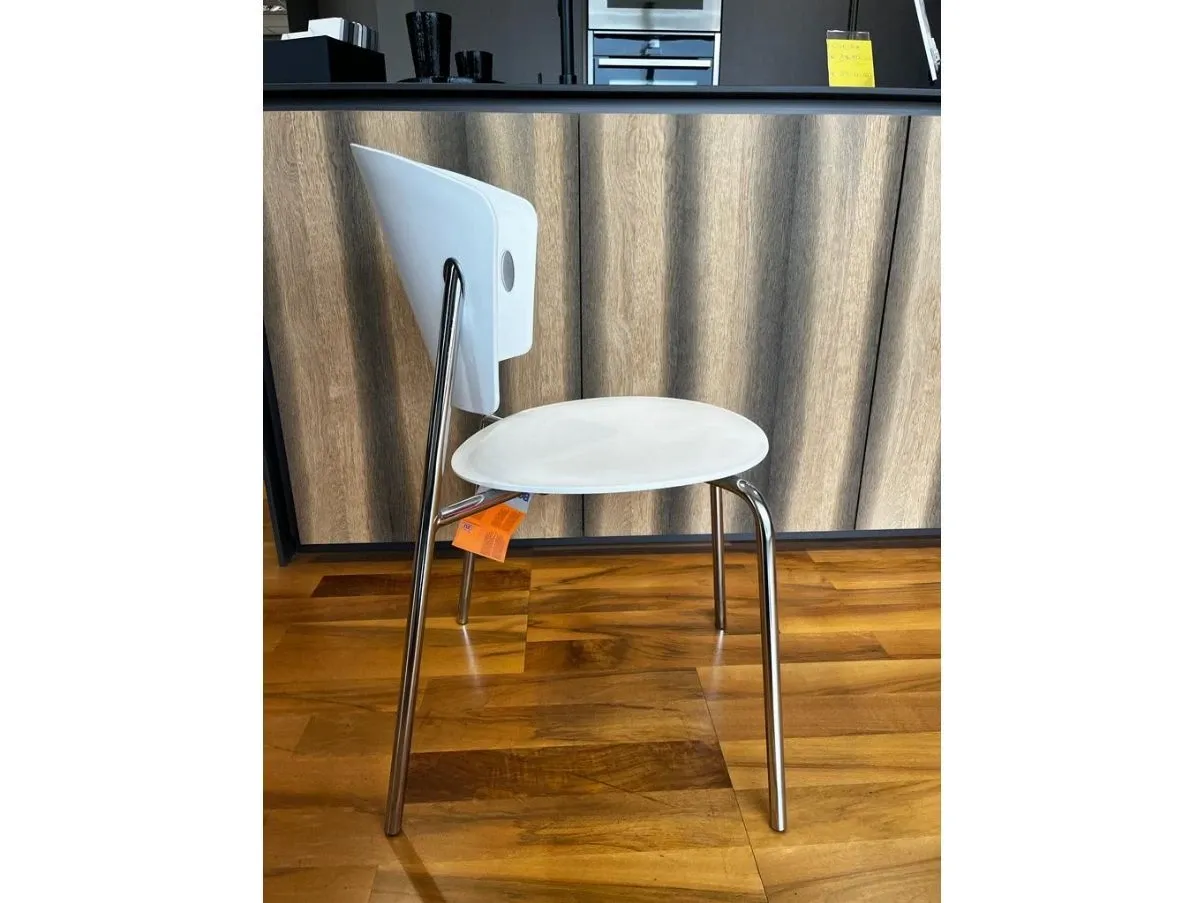 White plastic chair, Bontempi 3