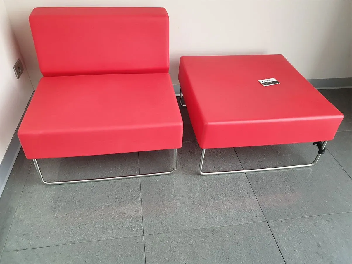 Poltroncina Host Lounge 790+792 con pouf (rosso), Pedrali 2