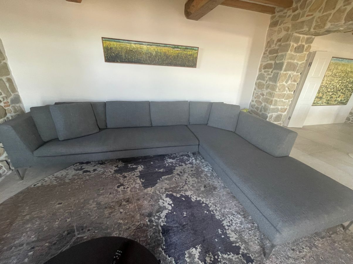 Divano componibile e modulare Charles in tessuto grigio di Antonio Citterio, B&B Italia Front