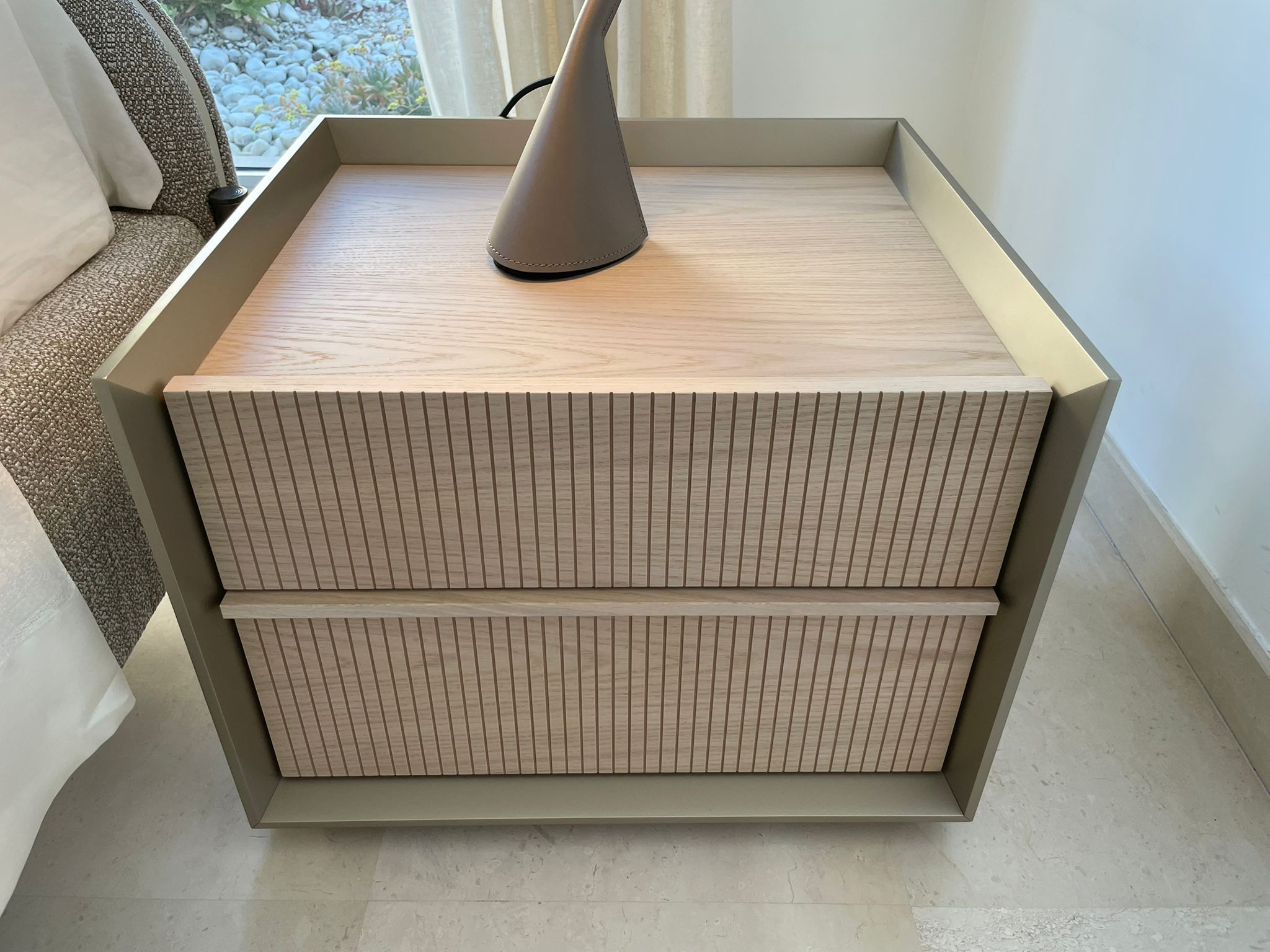 Set of 2 bedside tables and chest of drawers in champagne-coloured wood, Olivieri  Front
