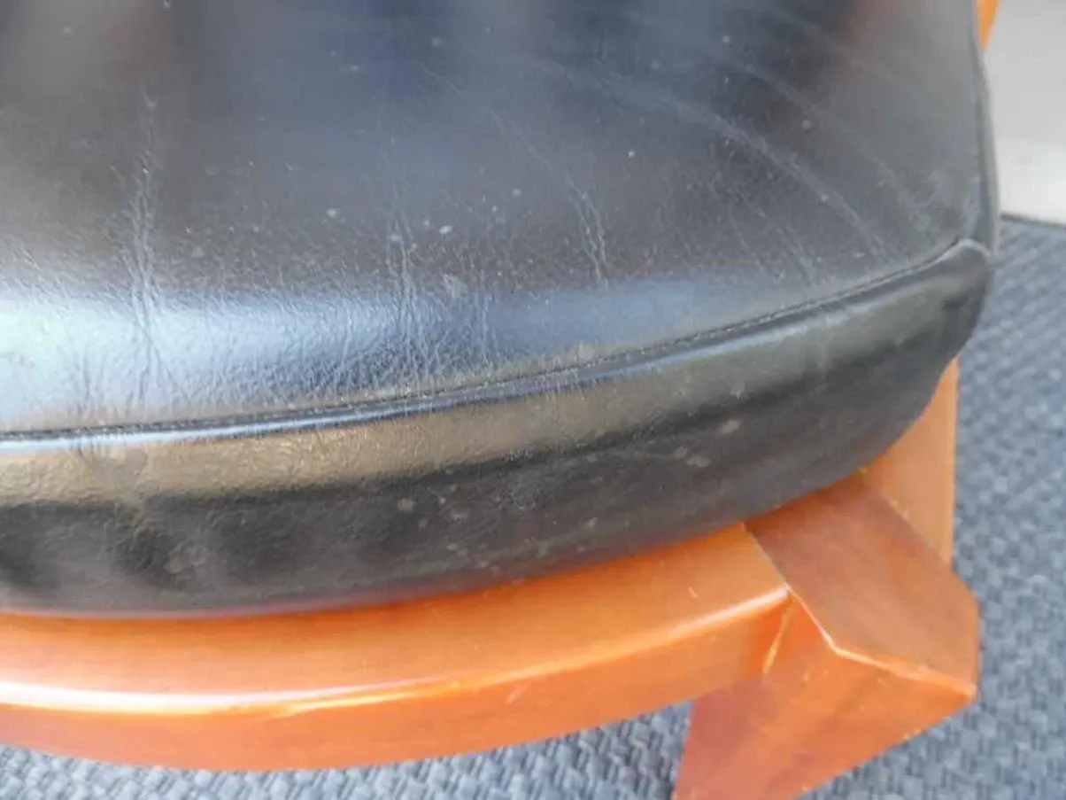 Friedman armchair by Frank Lloyd Wright leather (black) 3