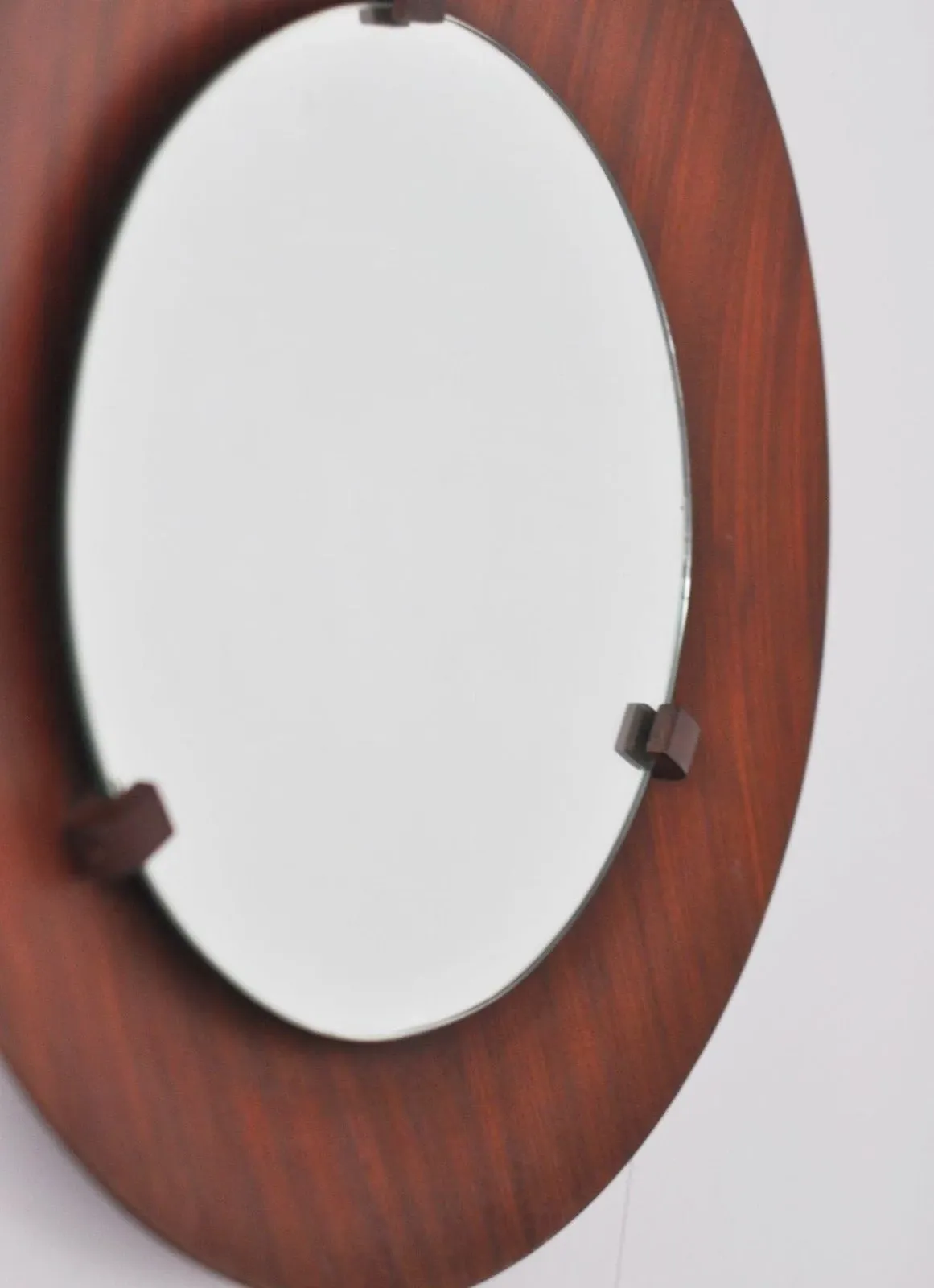 Specchio vintage ovale con cornice in legno 1
