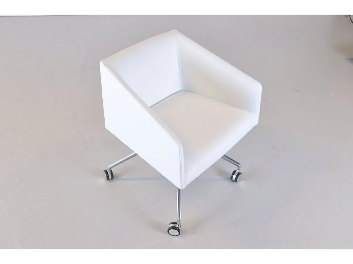 Set of 6 white Saari armchairs 4