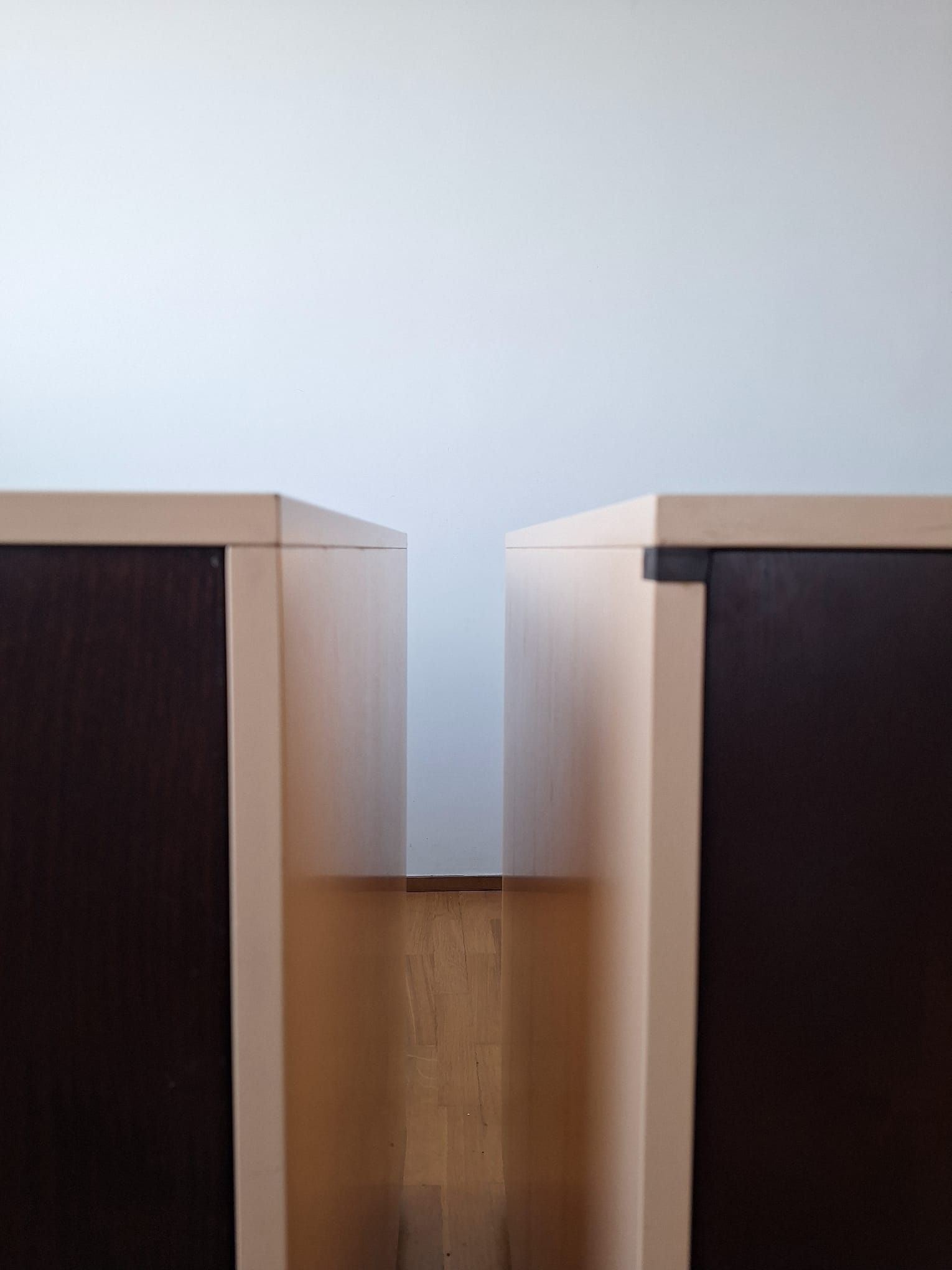 Coppia di mobili contenitori bifacciali Casier in legno laccato di Le Corbusier, Cassina Optional8