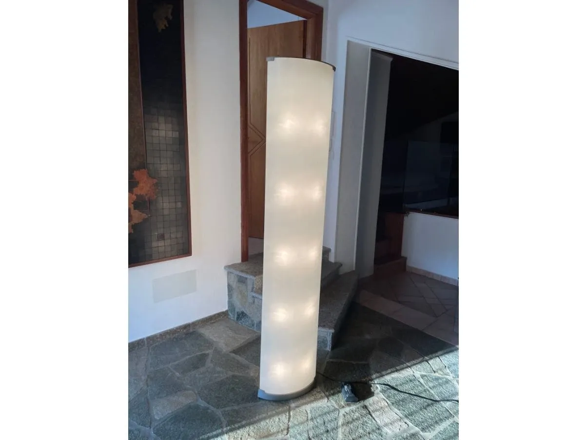 Lampada da terra Pirellone, FontanaArte 3
