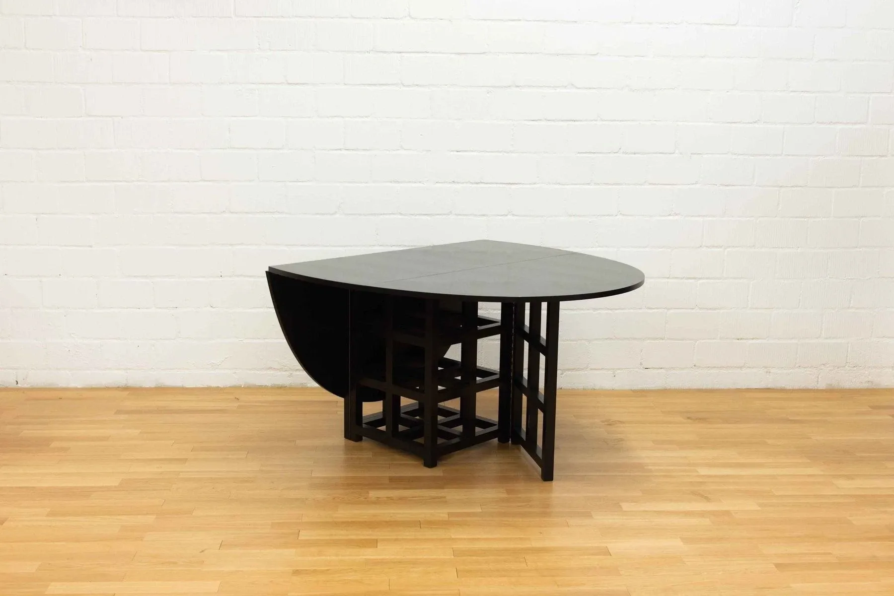 Tavolo 322 -DS1 in legno marrone scuro di Charles R. Mackintosh, Cassina 5