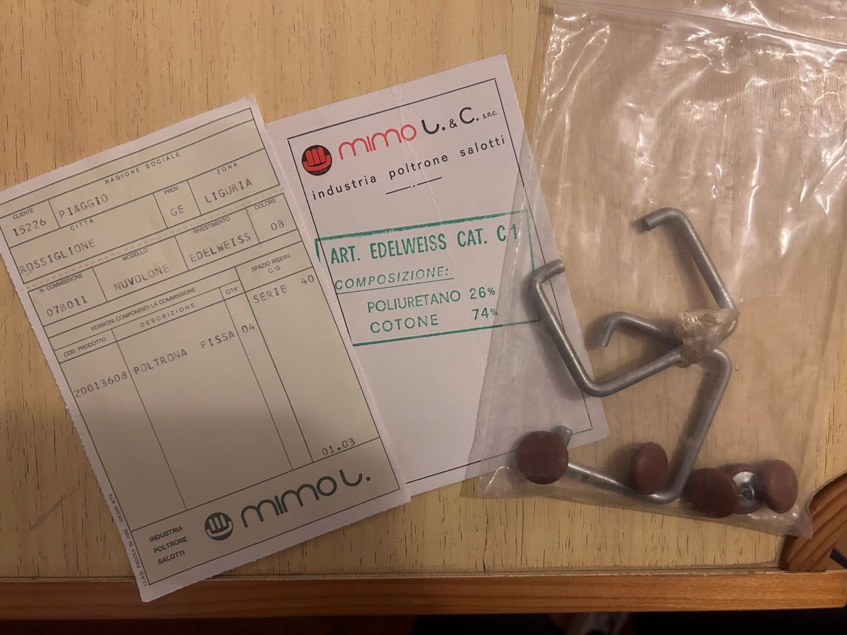 Coppia di poltrone/divano Nuvolone (anni '70), Mimo Defects